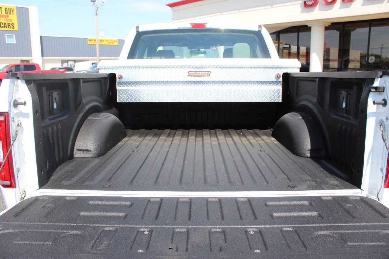 2018 White Ford F-150 XL SuperCab 6.5-ft. Bed 2WD (1FTEX1C55JK) with an 5.0L V8 OHV 16V engine, 6A transmission, located at 4301 NW 39th , Oklahoma City, OK, 73112, (405) 949-5600, 35.512135, -97.598671 - NO DRIVERS LICENCE -NO FULL COVERAGE INSURANCE - NO CREDIT CHECK. COME ON OVER TO SUPERSPORTS, TAKE A LOOK AND TEST DRIVE. PLEASE GIVE US A CALL AT (405) 949-5600. NO LICENCIA DE CONDUCIR - NO SEGURO DE COBERTURA TOTAL - NO VERIFICACION DE CREDITO. VISITENOS EN SUPERSPORTS, MIRE NUESTRO - Photo#12