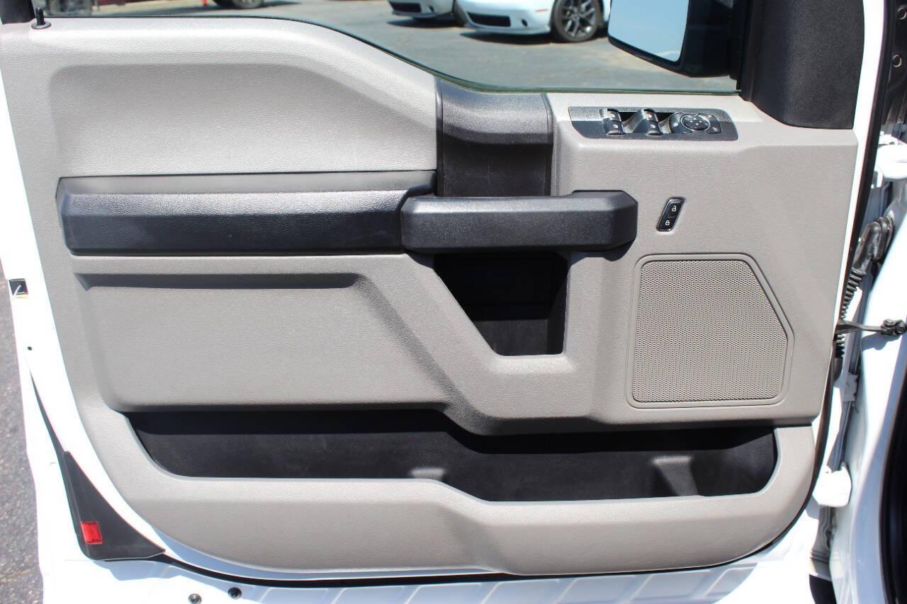 2018 White Ford F-150 XL SuperCab 6.5-ft. Bed 2WD (1FTEX1C55JK) with an 5.0L V8 OHV 16V engine, 6A transmission, located at 4301 NW 39th , Oklahoma City, OK, 73112, (405) 949-5600, 35.512135, -97.598671 - NO DRIVERS LICENCE -NO FULL COVERAGE INSURANCE - NO CREDIT CHECK. COME ON OVER TO SUPERSPORTS, TAKE A LOOK AND TEST DRIVE. PLEASE GIVE US A CALL AT (405) 949-5600. NO LICENCIA DE CONDUCIR - NO SEGURO DE COBERTURA TOTAL - NO VERIFICACION DE CREDITO. VISITENOS EN SUPERSPORTS, MIRE NUESTRO - Photo#16