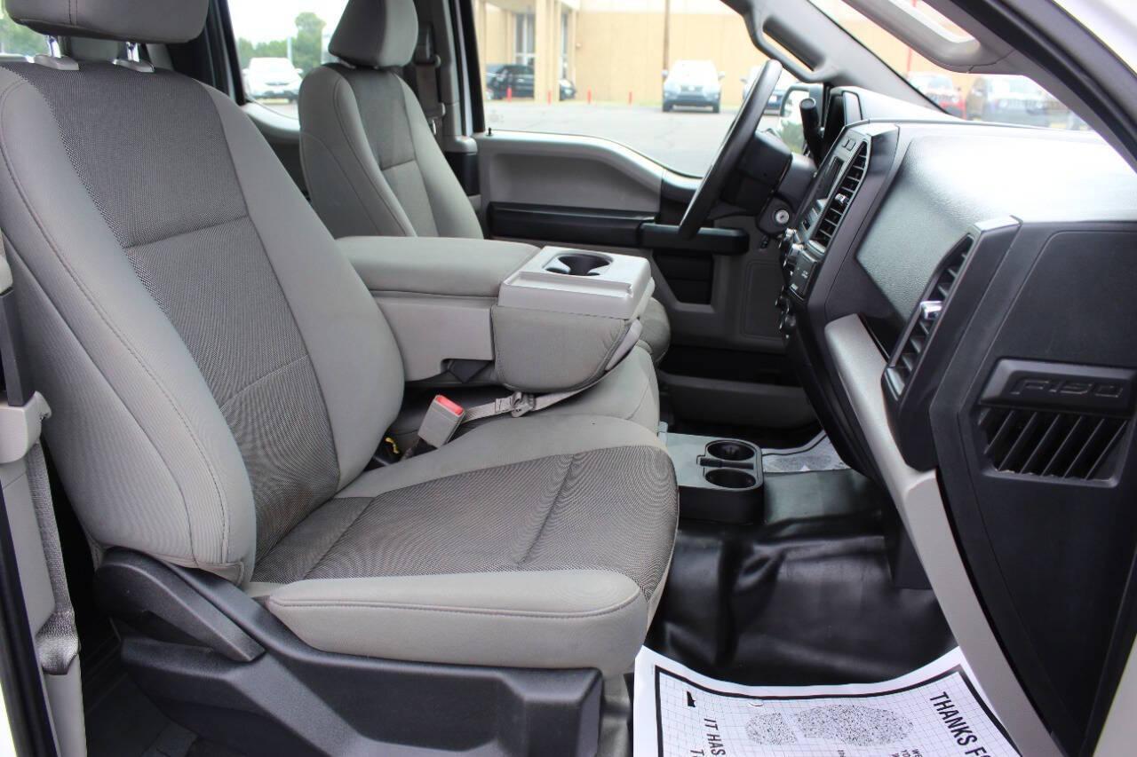 2018 White Ford F-150 XL SuperCab 6.5-ft. Bed 2WD (1FTEX1C55JK) with an 5.0L V8 OHV 16V engine, 6A transmission, located at 4301 NW 39th , Oklahoma City, OK, 73112, (405) 949-5600, 35.512135, -97.598671 - NO DRIVERS LICENCE -NO FULL COVERAGE INSURANCE - NO CREDIT CHECK. COME ON OVER TO SUPERSPORTS, TAKE A LOOK AND TEST DRIVE. PLEASE GIVE US A CALL AT (405) 949-5600. NO LICENCIA DE CONDUCIR - NO SEGURO DE COBERTURA TOTAL - NO VERIFICACION DE CREDITO. VISITENOS EN SUPERSPORTS, MIRE NUESTRO - Photo#8