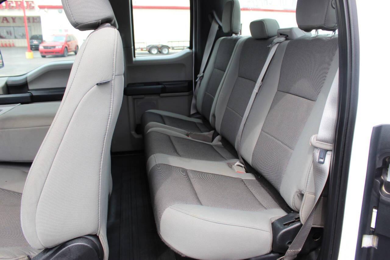 2018 White Ford F-150 XL SuperCab 6.5-ft. Bed 2WD (1FTEX1C55JK) with an 5.0L V8 OHV 16V engine, 6A transmission, located at 4301 NW 39th , Oklahoma City, OK, 73112, (405) 949-5600, 35.512135, -97.598671 - NO DRIVERS LICENCE -NO FULL COVERAGE INSURANCE - NO CREDIT CHECK. COME ON OVER TO SUPERSPORTS, TAKE A LOOK AND TEST DRIVE. PLEASE GIVE US A CALL AT (405) 949-5600. NO LICENCIA DE CONDUCIR - NO SEGURO DE COBERTURA TOTAL - NO VERIFICACION DE CREDITO. VISITENOS EN SUPERSPORTS, MIRE NUESTRO - Photo#13