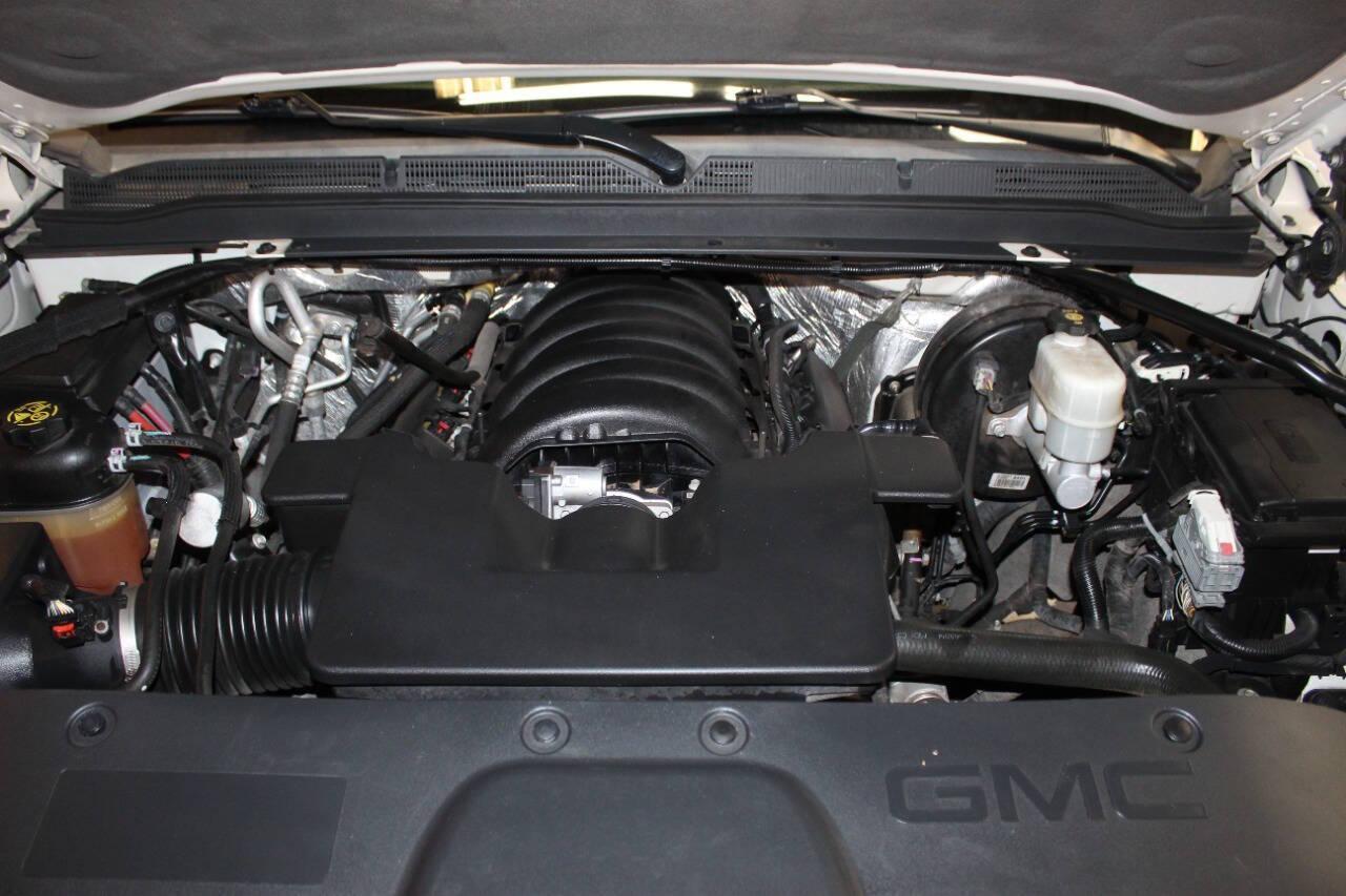 2015 White GMC Yukon XL SLT 1/2 Ton 4WD (1GKS2HKCXFR) with an 5.3L V8 OHV 16V engine, 6-Speed Automatic transmission, located at 4301 NW 39th , Oklahoma City, OK, 73112, (405) 949-5600, 35.512135, -97.598671 - NO DRIVERS LICENCE -NO FULL COVERAGE INSURANCE - NO CREDIT CHECK. COME ON OVER TO SUPERSPORTS, TAKE A LOOK AND TEST DRIVE. PLEASE GIVE US A CALL AT (405) 949-5600. NO LICENCIA DE CONDUCIR - NO SEGURO DE COBERTURA TOTAL - NO VERIFICACION DE CREDITO. VISITENOS EN SUPERSPORTS, MIRE NUESTRO - Photo#7