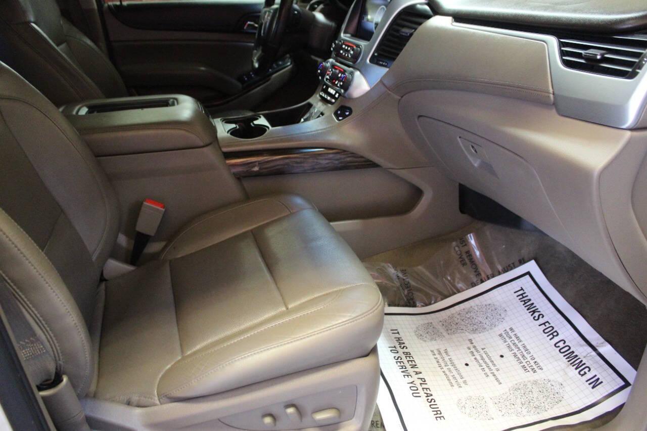 2015 White GMC Yukon XL SLT 1/2 Ton 4WD (1GKS2HKCXFR) with an 5.3L V8 OHV 16V engine, 6-Speed Automatic transmission, located at 4301 NW 39th , Oklahoma City, OK, 73112, (405) 949-5600, 35.512135, -97.598671 - NO DRIVERS LICENCE -NO FULL COVERAGE INSURANCE - NO CREDIT CHECK. COME ON OVER TO SUPERSPORTS, TAKE A LOOK AND TEST DRIVE. PLEASE GIVE US A CALL AT (405) 949-5600. NO LICENCIA DE CONDUCIR - NO SEGURO DE COBERTURA TOTAL - NO VERIFICACION DE CREDITO. VISITENOS EN SUPERSPORTS, MIRE NUESTRO - Photo#8