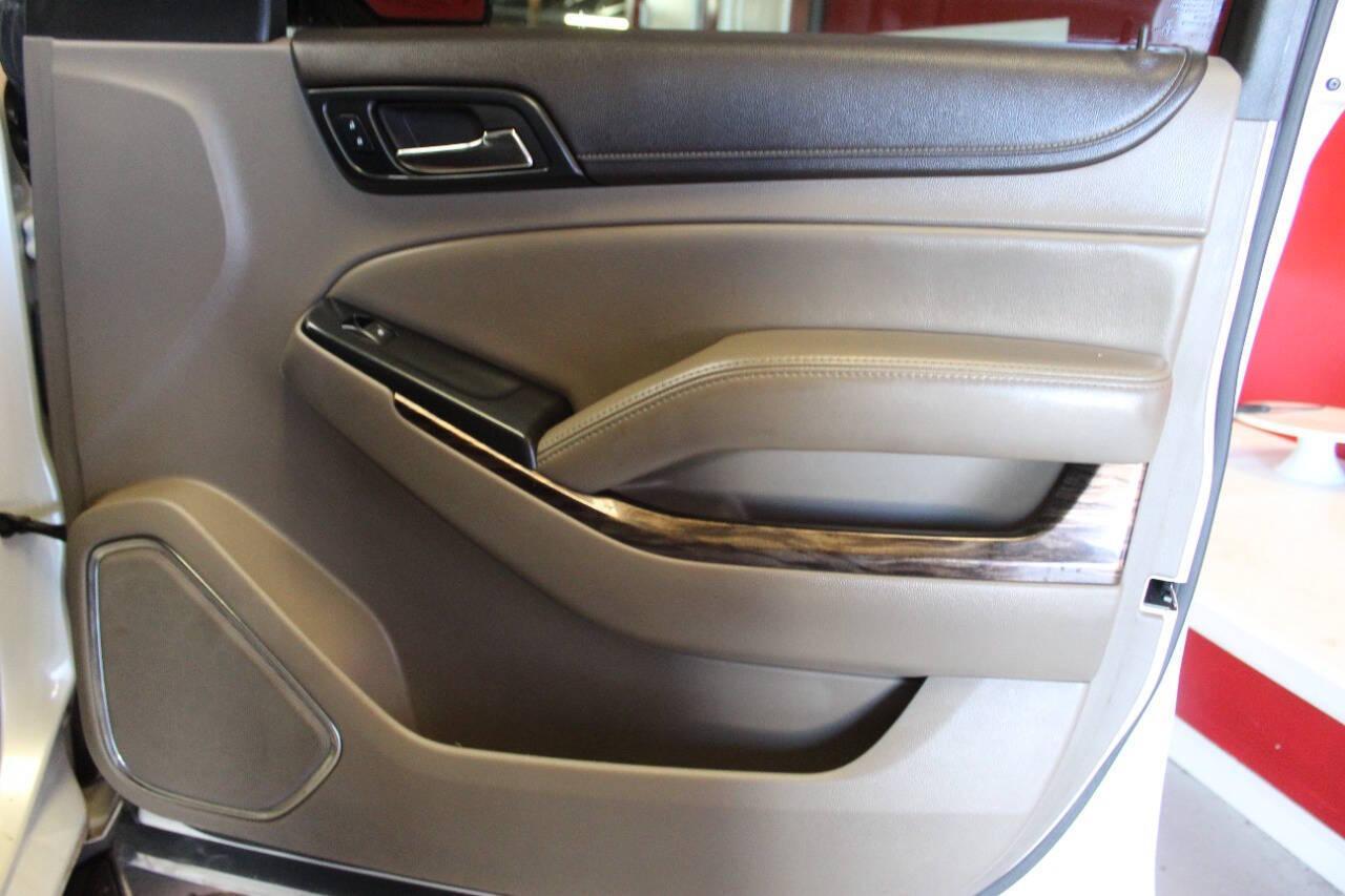 2015 White GMC Yukon XL SLT 1/2 Ton 4WD (1GKS2HKCXFR) with an 5.3L V8 OHV 16V engine, 6-Speed Automatic transmission, located at 4301 NW 39th , Oklahoma City, OK, 73112, (405) 949-5600, 35.512135, -97.598671 - NO DRIVERS LICENCE -NO FULL COVERAGE INSURANCE - NO CREDIT CHECK. COME ON OVER TO SUPERSPORTS, TAKE A LOOK AND TEST DRIVE. PLEASE GIVE US A CALL AT (405) 949-5600. NO LICENCIA DE CONDUCIR - NO SEGURO DE COBERTURA TOTAL - NO VERIFICACION DE CREDITO. VISITENOS EN SUPERSPORTS, MIRE NUESTRO - Photo#9