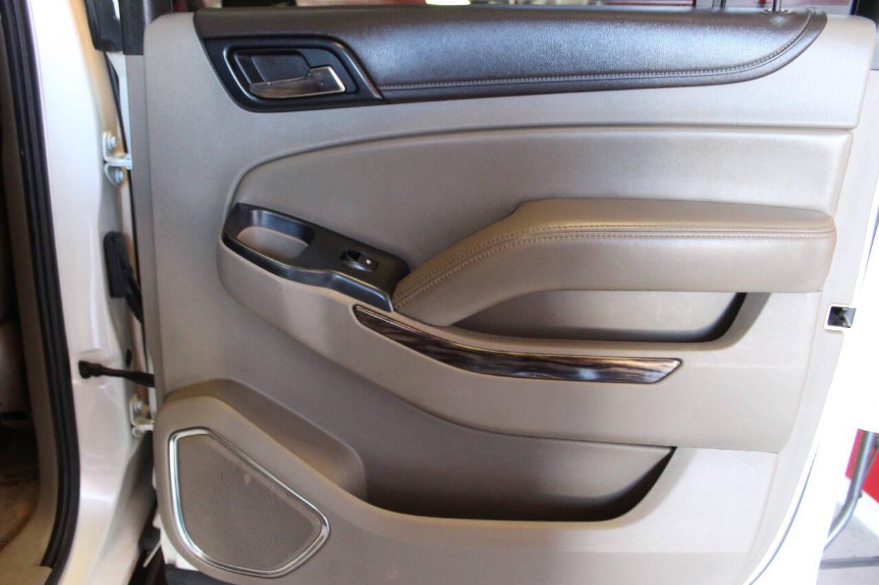 2015 White GMC Yukon XL SLT 1/2 Ton 4WD (1GKS2HKCXFR) with an 5.3L V8 OHV 16V engine, 6-Speed Automatic transmission, located at 4301 NW 39th , Oklahoma City, OK, 73112, (405) 949-5600, 35.512135, -97.598671 - NO DRIVERS LICENCE -NO FULL COVERAGE INSURANCE - NO CREDIT CHECK. COME ON OVER TO SUPERSPORTS, TAKE A LOOK AND TEST DRIVE. PLEASE GIVE US A CALL AT (405) 949-5600. NO LICENCIA DE CONDUCIR - NO SEGURO DE COBERTURA TOTAL - NO VERIFICACION DE CREDITO. VISITENOS EN SUPERSPORTS, MIRE NUESTRO - Photo#11