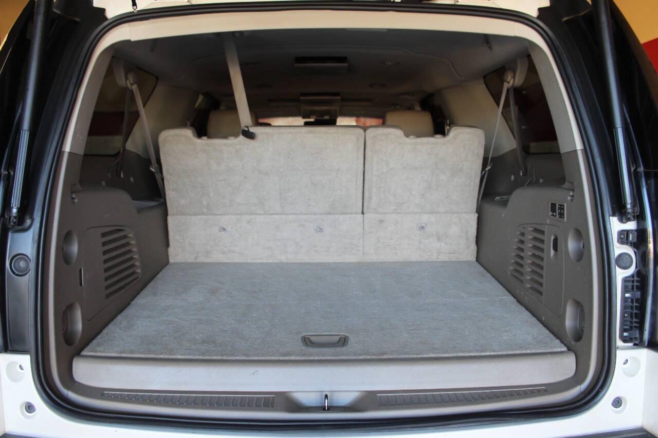 2015 White GMC Yukon XL SLT 1/2 Ton 4WD (1GKS2HKCXFR) with an 5.3L V8 OHV 16V engine, 6-Speed Automatic transmission, located at 4301 NW 39th , Oklahoma City, OK, 73112, (405) 949-5600, 35.512135, -97.598671 - NO DRIVERS LICENCE -NO FULL COVERAGE INSURANCE - NO CREDIT CHECK. COME ON OVER TO SUPERSPORTS, TAKE A LOOK AND TEST DRIVE. PLEASE GIVE US A CALL AT (405) 949-5600. NO LICENCIA DE CONDUCIR - NO SEGURO DE COBERTURA TOTAL - NO VERIFICACION DE CREDITO. VISITENOS EN SUPERSPORTS, MIRE NUESTRO - Photo#12