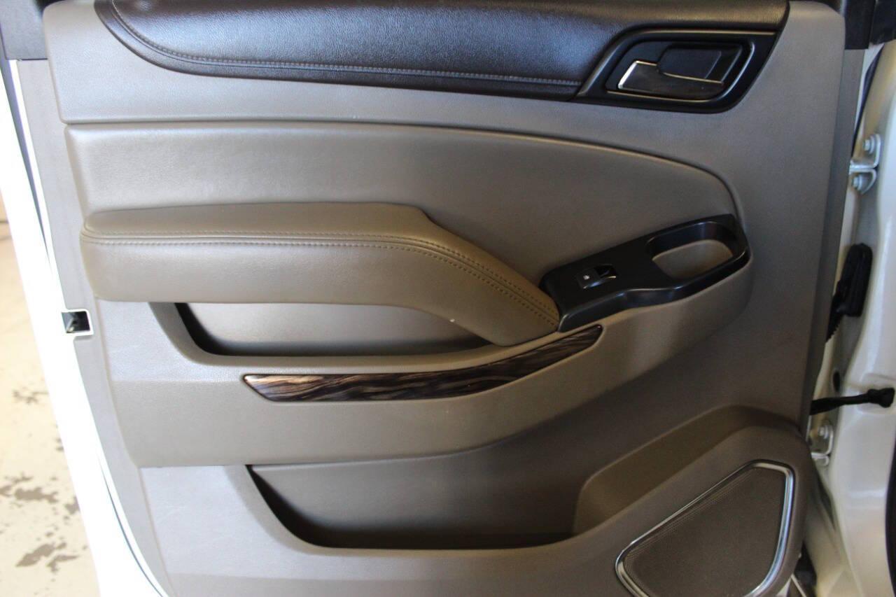 2015 White GMC Yukon XL SLT 1/2 Ton 4WD (1GKS2HKCXFR) with an 5.3L V8 OHV 16V engine, 6-Speed Automatic transmission, located at 4301 NW 39th , Oklahoma City, OK, 73112, (405) 949-5600, 35.512135, -97.598671 - NO DRIVERS LICENCE -NO FULL COVERAGE INSURANCE - NO CREDIT CHECK. COME ON OVER TO SUPERSPORTS, TAKE A LOOK AND TEST DRIVE. PLEASE GIVE US A CALL AT (405) 949-5600. NO LICENCIA DE CONDUCIR - NO SEGURO DE COBERTURA TOTAL - NO VERIFICACION DE CREDITO. VISITENOS EN SUPERSPORTS, MIRE NUESTRO - Photo#13