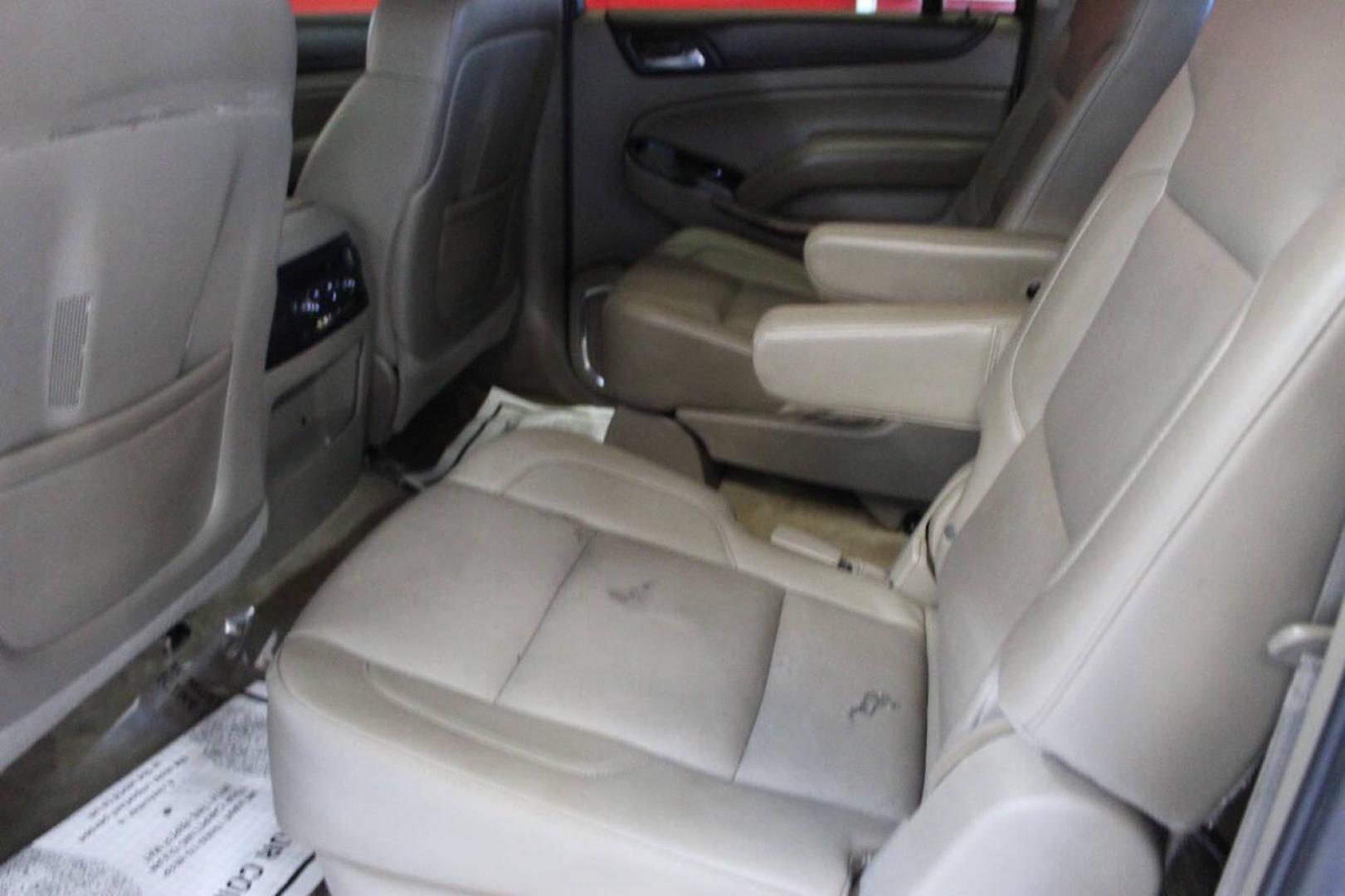 2015 White GMC Yukon XL SLT 1/2 Ton 4WD (1GKS2HKCXFR) with an 5.3L V8 OHV 16V engine, 6-Speed Automatic transmission, located at 4301 NW 39th , Oklahoma City, OK, 73112, (405) 949-5600, 35.512135, -97.598671 - NO DRIVERS LICENCE NO-FULL COVERAGE INSURANCE-NO CREDIT CHECK. COME ON OVER TO SUPERSPORTS AND TAKE A LOOK AND TEST DRIVE. PLEASE GIVE US A CALL AT (405) 949-5600. NO LICENSIA DE MANEJAR- NO SEGURO DE COBERTURA TOTAL- NO VERIFICACCION DE CREDITO. POR FAVOR VENGAN A SUPERSPORTS, ECHE UN - Photo#14