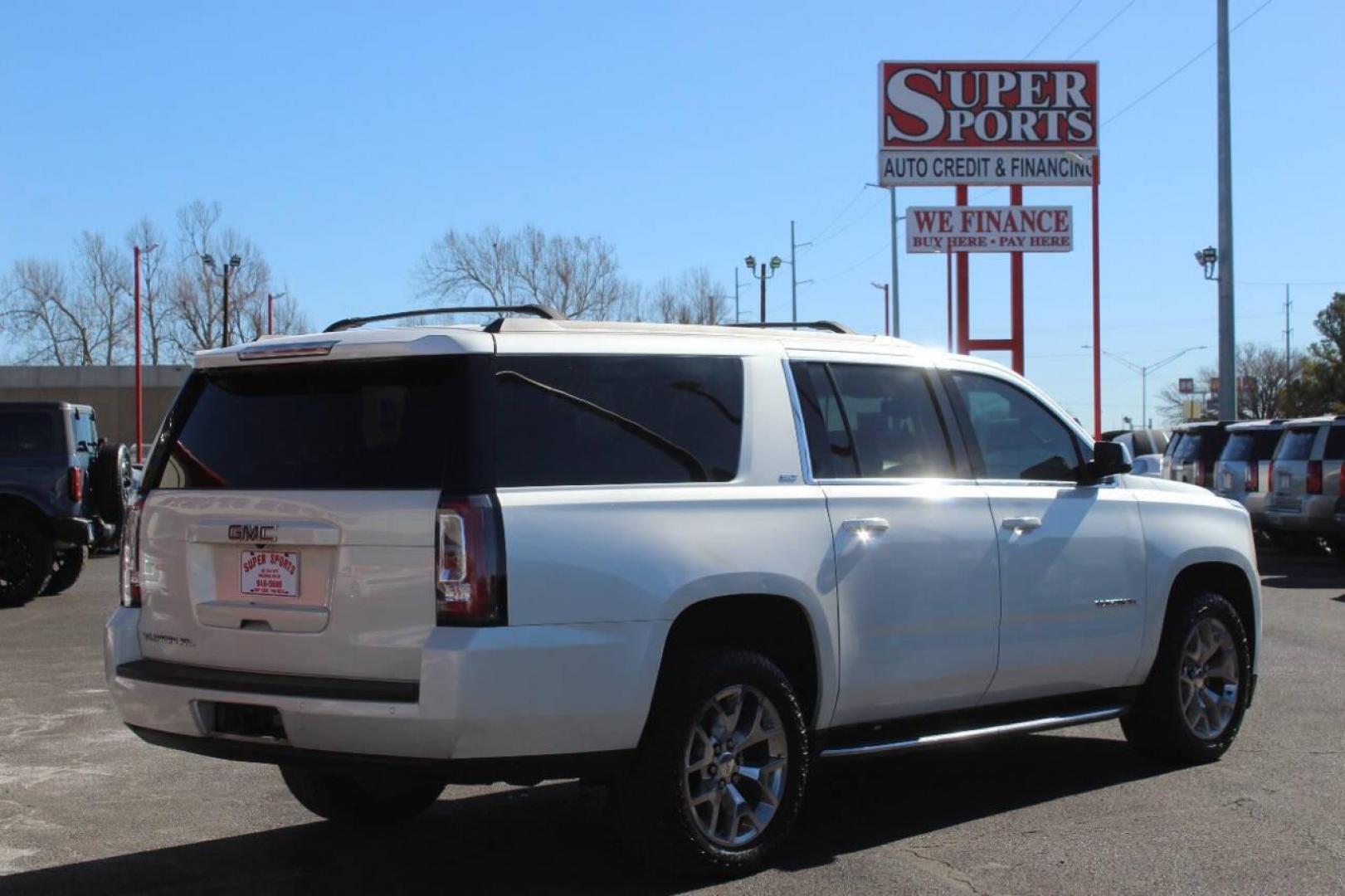 2015 White GMC Yukon XL SLT 1/2 Ton 4WD (1GKS2HKCXFR) with an 5.3L V8 OHV 16V engine, 6-Speed Automatic transmission, located at 4301 NW 39th , Oklahoma City, OK, 73112, (405) 949-5600, 35.512135, -97.598671 - NO DRIVERS LICENCE NO-FULL COVERAGE INSURANCE-NO CREDIT CHECK. COME ON OVER TO SUPERSPORTS AND TAKE A LOOK AND TEST DRIVE. PLEASE GIVE US A CALL AT (405) 949-5600. NO LICENSIA DE MANEJAR- NO SEGURO DE COBERTURA TOTAL- NO VERIFICACCION DE CREDITO. POR FAVOR VENGAN A SUPERSPORTS, ECHE UN - Photo#4