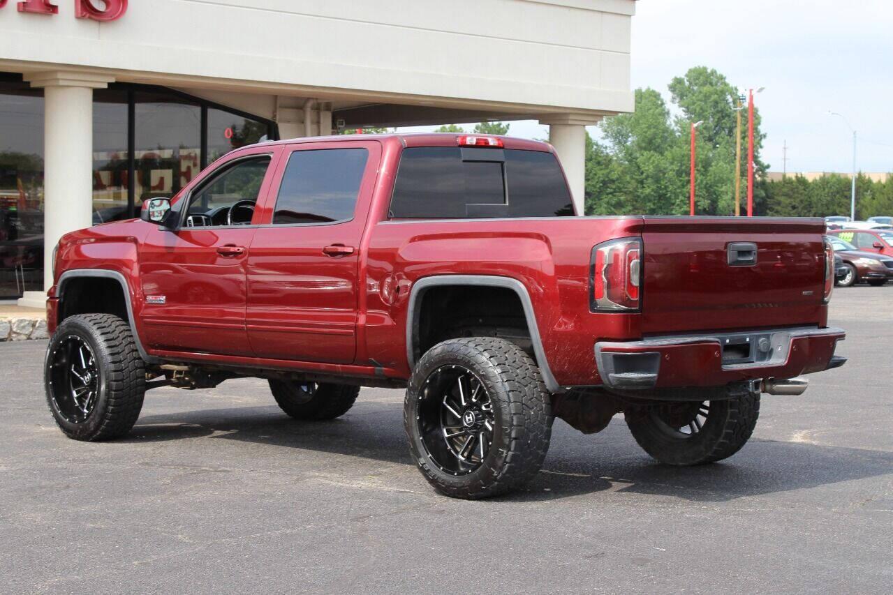 2017 Maroon GMC Sierra 1500 SLT Crew Cab Long Box 4WD (3GTU2NEC4HG) with an 5.3L V8 5.3L V8 engine, Automatic 6-Speed transmission, located at 4301 NW 39th , Oklahoma City, OK, 73112, (405) 949-5600, 35.512135, -97.598671 - NO DRIVERS LICENCE NO-FULL COVERAGE INSURANCE-NO CREDIT CHECK. COME ON OVER TO SUPERSPORTS AND TAKE A LOOK AND TEST DRIVE. PLEASE GIVE US A CALL AT (405) 949-5600. NO LICENSIA DE MANEJAR- NO SEGURO DE COBERTURA TOTAL- NO VERIFICACCION DE CREDITO. POR FAVOR VENGAN A SUPERSPORTS, ECHE UN - Photo#4