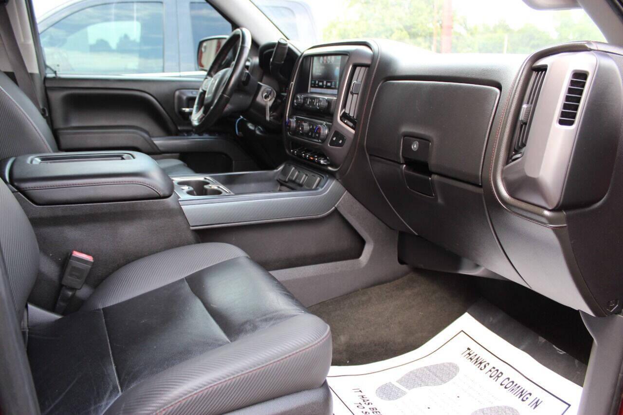 2017 Maroon GMC Sierra 1500 SLT Crew Cab Long Box 4WD (3GTU2NEC4HG) with an 5.3L V8 5.3L V8 engine, Automatic 6-Speed transmission, located at 4301 NW 39th , Oklahoma City, OK, 73112, (405) 949-5600, 35.512135, -97.598671 - NO DRIVERS LICENCE NO-FULL COVERAGE INSURANCE-NO CREDIT CHECK. COME ON OVER TO SUPERSPORTS AND TAKE A LOOK AND TEST DRIVE. PLEASE GIVE US A CALL AT (405) 949-5600. NO LICENSIA DE MANEJAR- NO SEGURO DE COBERTURA TOTAL- NO VERIFICACCION DE CREDITO. POR FAVOR VENGAN A SUPERSPORTS, ECHE UN - Photo#8