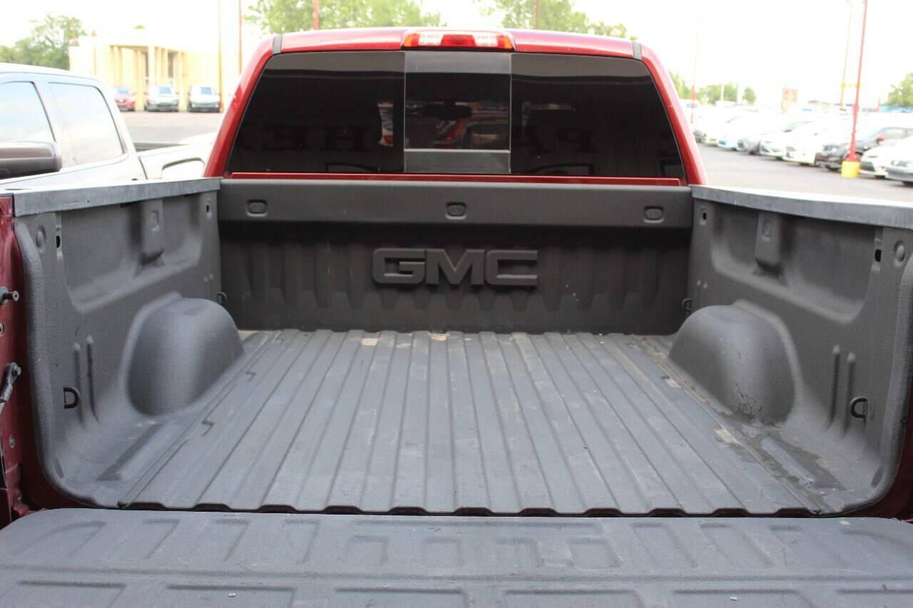2017 Maroon GMC Sierra 1500 SLT Crew Cab Long Box 4WD (3GTU2NEC4HG) with an 5.3L V8 5.3L V8 engine, Automatic 6-Speed transmission, located at 4301 NW 39th , Oklahoma City, OK, 73112, (405) 949-5600, 35.512135, -97.598671 - NO DRIVERS LICENCE NO-FULL COVERAGE INSURANCE-NO CREDIT CHECK. COME ON OVER TO SUPERSPORTS AND TAKE A LOOK AND TEST DRIVE. PLEASE GIVE US A CALL AT (405) 949-5600. NO LICENSIA DE MANEJAR- NO SEGURO DE COBERTURA TOTAL- NO VERIFICACCION DE CREDITO. POR FAVOR VENGAN A SUPERSPORTS, ECHE UN - Photo#12