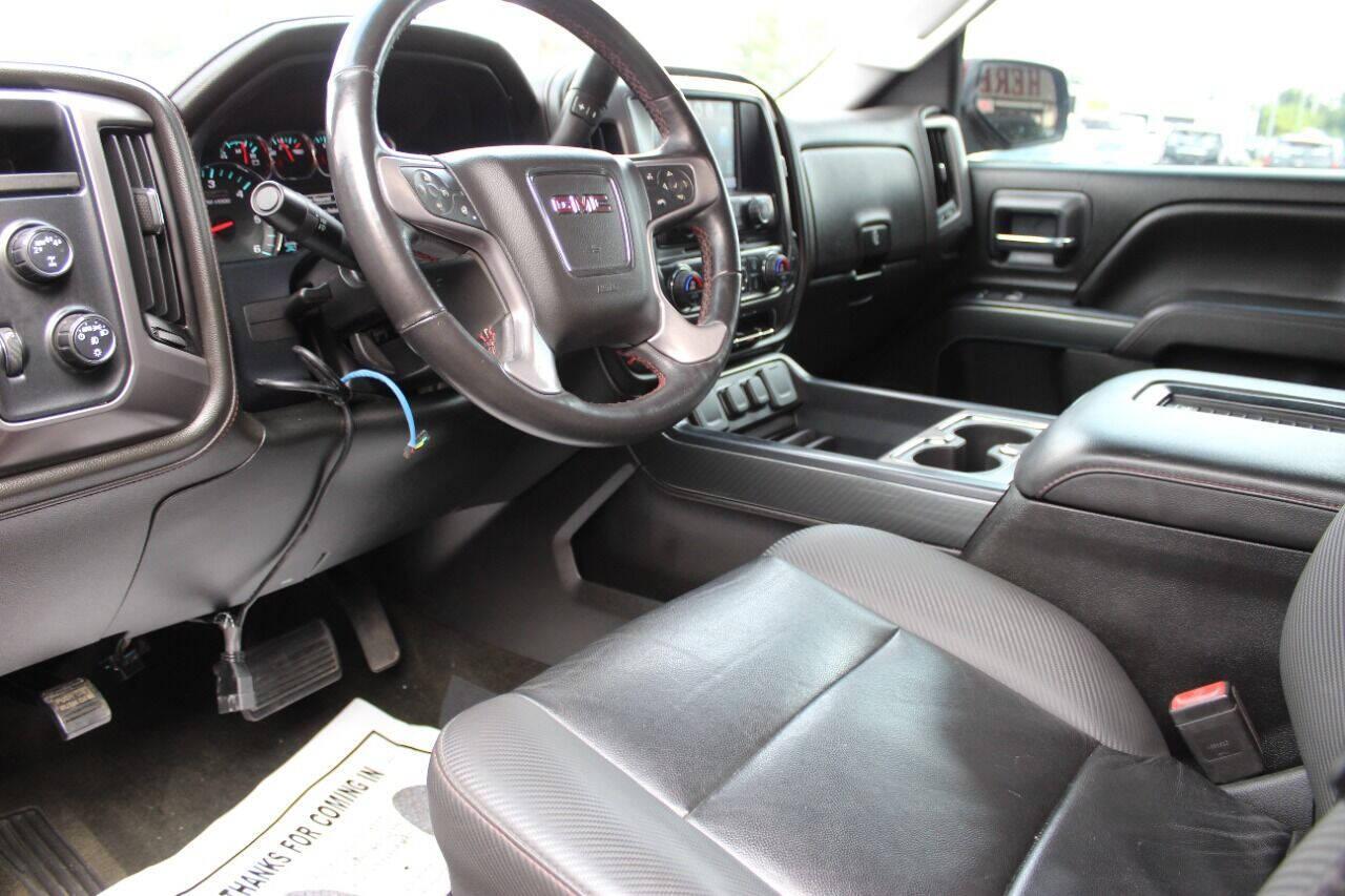 2017 Maroon GMC Sierra 1500 SLT Crew Cab Long Box 4WD (3GTU2NEC4HG) with an 5.3L V8 5.3L V8 engine, Automatic 6-Speed transmission, located at 4301 NW 39th , Oklahoma City, OK, 73112, (405) 949-5600, 35.512135, -97.598671 - NO DRIVERS LICENCE NO-FULL COVERAGE INSURANCE-NO CREDIT CHECK. COME ON OVER TO SUPERSPORTS AND TAKE A LOOK AND TEST DRIVE. PLEASE GIVE US A CALL AT (405) 949-5600. NO LICENSIA DE MANEJAR- NO SEGURO DE COBERTURA TOTAL- NO VERIFICACCION DE CREDITO. POR FAVOR VENGAN A SUPERSPORTS, ECHE UN - Photo#15