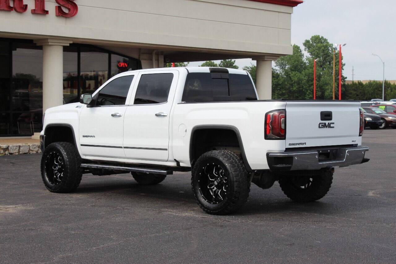 2016 White GMC Sierra 1500 SLT Crew Cab Long Box 4WD (3GTU2NEC6GG) with an 5.3L V8 5.3L V8 engine, Automatic 6-Speed transmission, located at 4301 NW 39th , Oklahoma City, OK, 73112, (405) 949-5600, 35.512135, -97.598671 - NO DRIVERS LICENCE NO-FULL COVERAGE INSURANCE-NO CREDIT CHECK. COME ON OVER TO SUPERSPORTS AND TAKE A LOOK AND TEST DRIVE. PLEASE GIVE US A CALL AT (405) 949-5600. NO LICENSIA DE MANEJAR- NO SEGURO DE COBERTURA TOTAL- NO VERIFICACCION DE CREDITO. POR FAVOR VENGAN A SUPERSPORTS, ECHE UN - Photo#5