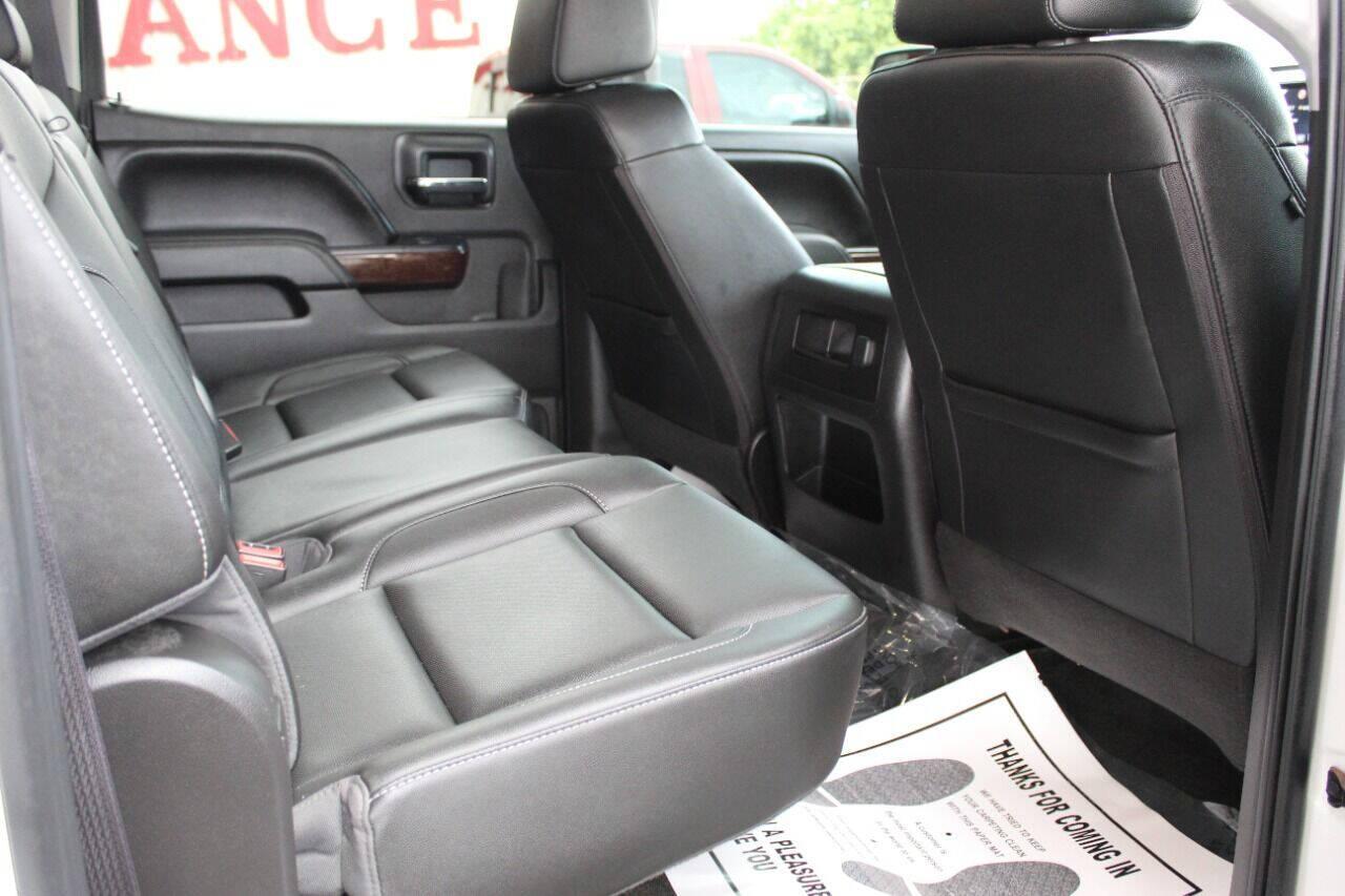 2016 White GMC Sierra 1500 SLT Crew Cab Long Box 4WD (3GTU2NEC6GG) with an 5.3L V8 5.3L V8 engine, Automatic 6-Speed transmission, located at 4301 NW 39th , Oklahoma City, OK, 73112, (405) 949-5600, 35.512135, -97.598671 - NO DRIVERS LICENCE NO-FULL COVERAGE INSURANCE-NO CREDIT CHECK. COME ON OVER TO SUPERSPORTS AND TAKE A LOOK AND TEST DRIVE. PLEASE GIVE US A CALL AT (405) 949-5600. NO LICENSIA DE MANEJAR- NO SEGURO DE COBERTURA TOTAL- NO VERIFICACCION DE CREDITO. POR FAVOR VENGAN A SUPERSPORTS, ECHE UN - Photo#10