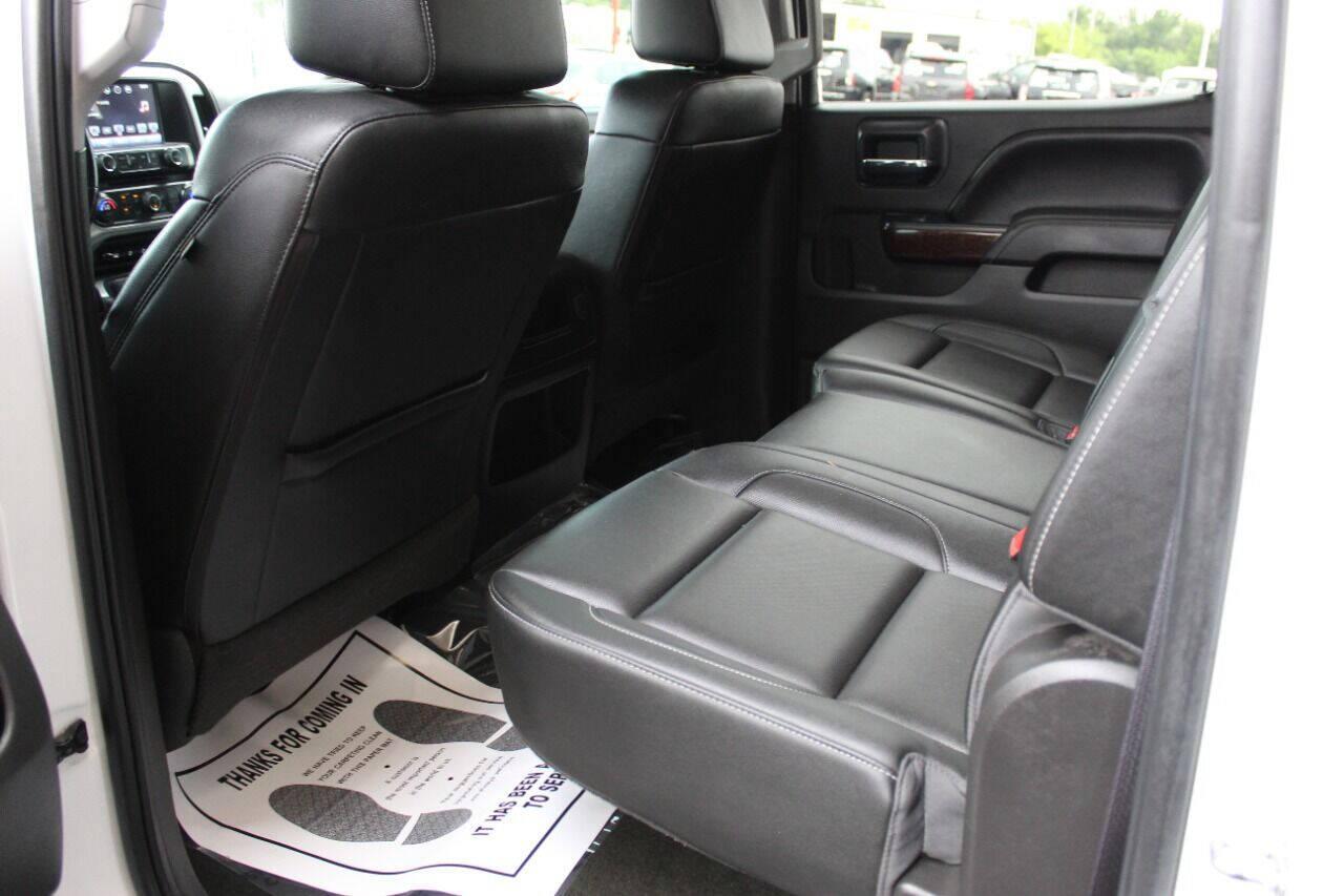 2016 White GMC Sierra 1500 SLT Crew Cab Long Box 4WD (3GTU2NEC6GG) with an 5.3L V8 5.3L V8 engine, Automatic 6-Speed transmission, located at 4301 NW 39th , Oklahoma City, OK, 73112, (405) 949-5600, 35.512135, -97.598671 - NO DRIVERS LICENCE NO-FULL COVERAGE INSURANCE-NO CREDIT CHECK. COME ON OVER TO SUPERSPORTS AND TAKE A LOOK AND TEST DRIVE. PLEASE GIVE US A CALL AT (405) 949-5600. NO LICENSIA DE MANEJAR- NO SEGURO DE COBERTURA TOTAL- NO VERIFICACCION DE CREDITO. POR FAVOR VENGAN A SUPERSPORTS, ECHE UN - Photo#13