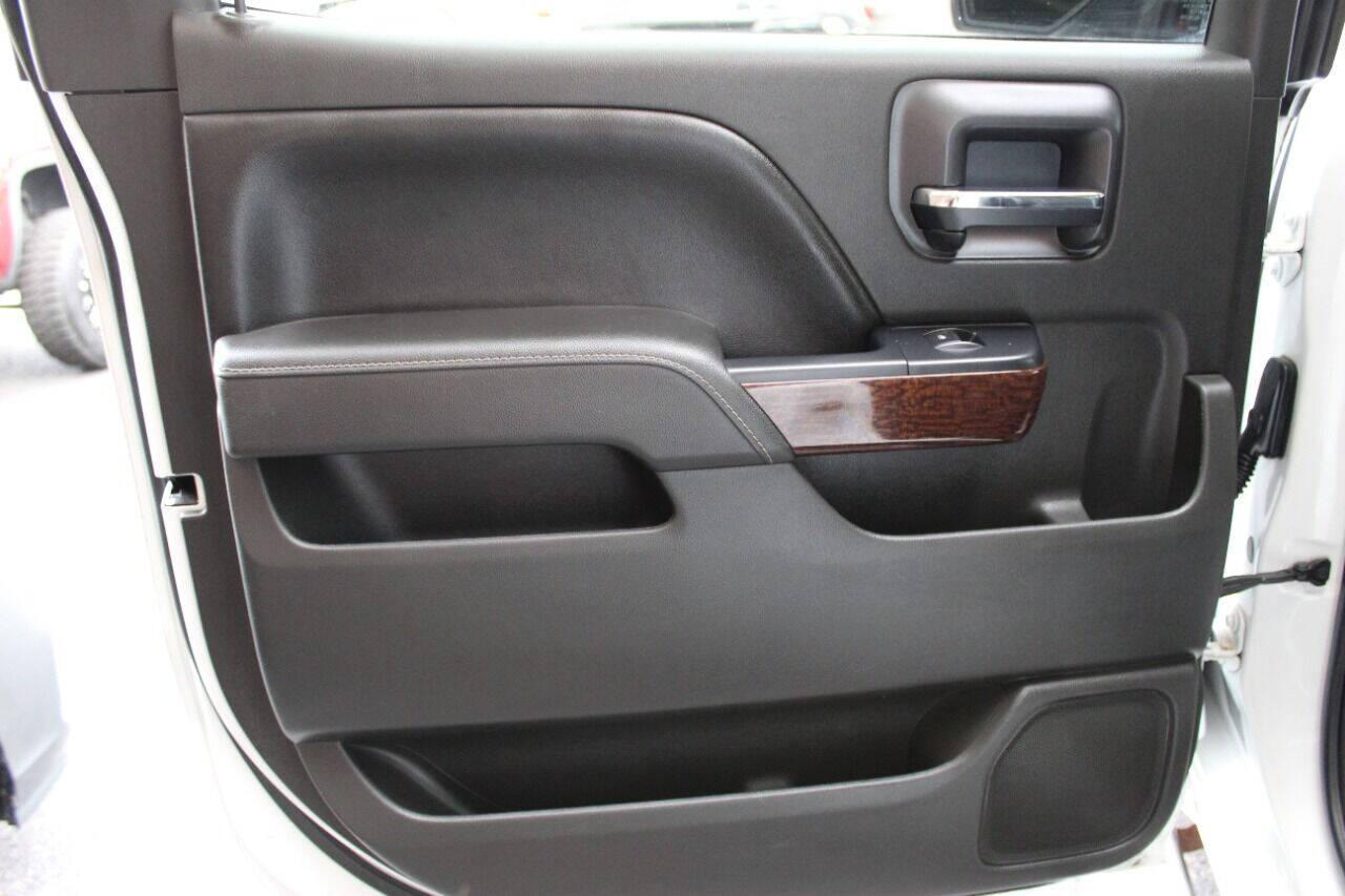 2016 White GMC Sierra 1500 SLT Crew Cab Long Box 4WD (3GTU2NEC6GG) with an 5.3L V8 5.3L V8 engine, Automatic 6-Speed transmission, located at 4301 NW 39th , Oklahoma City, OK, 73112, (405) 949-5600, 35.512135, -97.598671 - NO DRIVERS LICENCE NO-FULL COVERAGE INSURANCE-NO CREDIT CHECK. COME ON OVER TO SUPERSPORTS AND TAKE A LOOK AND TEST DRIVE. PLEASE GIVE US A CALL AT (405) 949-5600. NO LICENSIA DE MANEJAR- NO SEGURO DE COBERTURA TOTAL- NO VERIFICACCION DE CREDITO. POR FAVOR VENGAN A SUPERSPORTS, ECHE UN - Photo#14