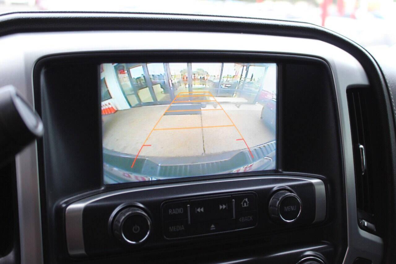 2016 White GMC Sierra 1500 SLT Crew Cab Long Box 4WD (3GTU2NEC6GG) with an 5.3L V8 5.3L V8 engine, Automatic 6-Speed transmission, located at 4301 NW 39th , Oklahoma City, OK, 73112, (405) 949-5600, 35.512135, -97.598671 - NO DRIVERS LICENCE NO-FULL COVERAGE INSURANCE-NO CREDIT CHECK. COME ON OVER TO SUPERSPORTS AND TAKE A LOOK AND TEST DRIVE. PLEASE GIVE US A CALL AT (405) 949-5600. NO LICENSIA DE MANEJAR- NO SEGURO DE COBERTURA TOTAL- NO VERIFICACCION DE CREDITO. POR FAVOR VENGAN A SUPERSPORTS, ECHE UN - Photo#19