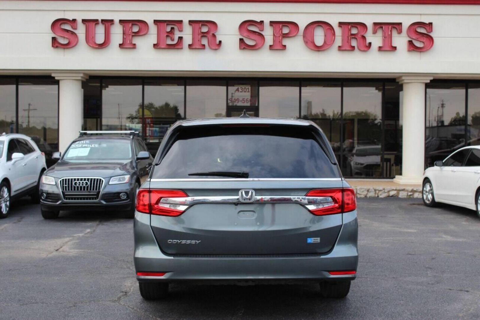 2018 Gray Honda Odyssey EXR (5FNRL6H72JB) with an 3.5L V6 SOHC 24V engine, 6A transmission, located at 4301 NW 39th , Oklahoma City, OK, 73112, (405) 949-5600, 35.512135, -97.598671 - NO DRIVERS LICENCE NO-FULL COVERAGE INSURANCE-NO CREDIT CHECK. COME ON OVER TO SUPERSPORTS AND TAKE A LOOK AND TEST DRIVE PLEASE GIVE US A CALL AT (405) 949-5600. NO LICENSIA DE MANEJAR- NO SEGURO DE COBERTURA TOTAL- NO VERIFICACCION DE CREDITO. POR FAVOR VENGAN A SUPERSPORTS - Photo#4