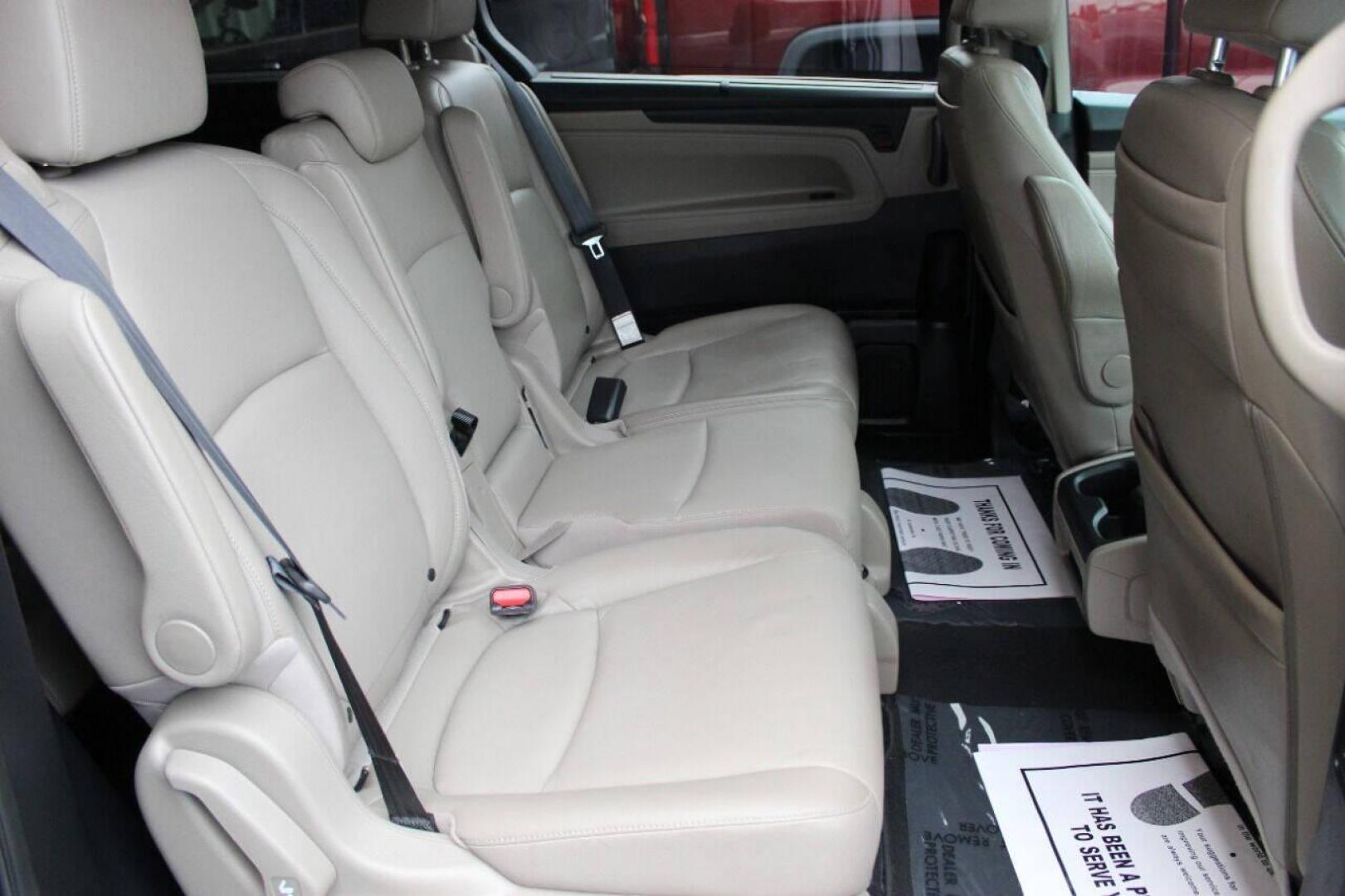 2018 Gray Honda Odyssey EXR (5FNRL6H72JB) with an 3.5L V6 SOHC 24V engine, 6A transmission, located at 4301 NW 39th , Oklahoma City, OK, 73112, (405) 949-5600, 35.512135, -97.598671 - NO DRIVERS LICENCE NO-FULL COVERAGE INSURANCE-NO CREDIT CHECK. COME ON OVER TO SUPERSPORTS AND TAKE A LOOK AND TEST DRIVE PLEASE GIVE US A CALL AT (405) 949-5600. NO LICENSIA DE MANEJAR- NO SEGURO DE COBERTURA TOTAL- NO VERIFICACCION DE CREDITO. POR FAVOR VENGAN A SUPERSPORTS - Photo#10