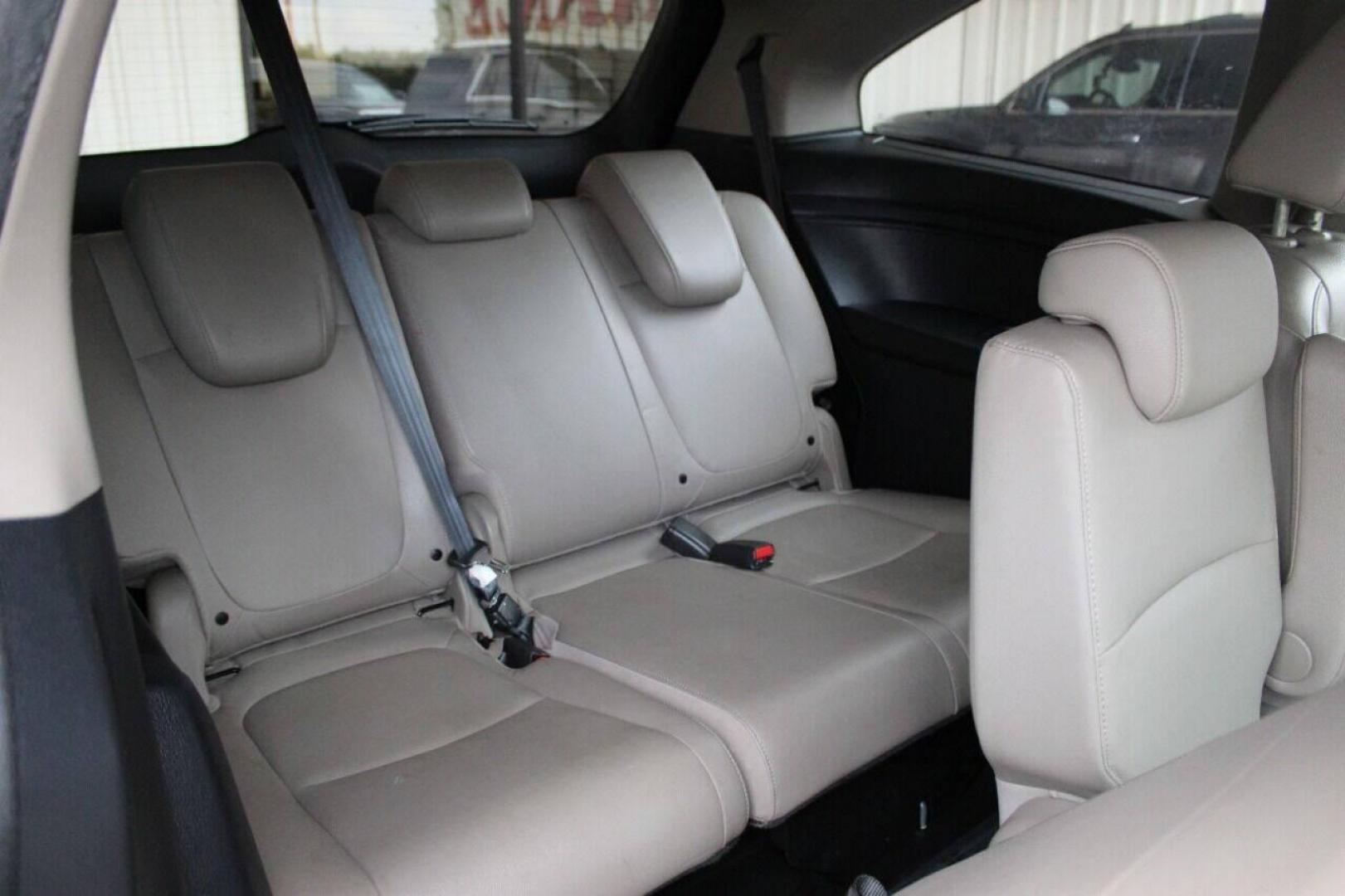 2018 Gray Honda Odyssey EXR (5FNRL6H72JB) with an 3.5L V6 SOHC 24V engine, 6A transmission, located at 4301 NW 39th , Oklahoma City, OK, 73112, (405) 949-5600, 35.512135, -97.598671 - NO DRIVERS LICENCE NO-FULL COVERAGE INSURANCE-NO CREDIT CHECK. COME ON OVER TO SUPERSPORTS AND TAKE A LOOK AND TEST DRIVE PLEASE GIVE US A CALL AT (405) 949-5600. NO LICENSIA DE MANEJAR- NO SEGURO DE COBERTURA TOTAL- NO VERIFICACCION DE CREDITO. POR FAVOR VENGAN A SUPERSPORTS - Photo#11