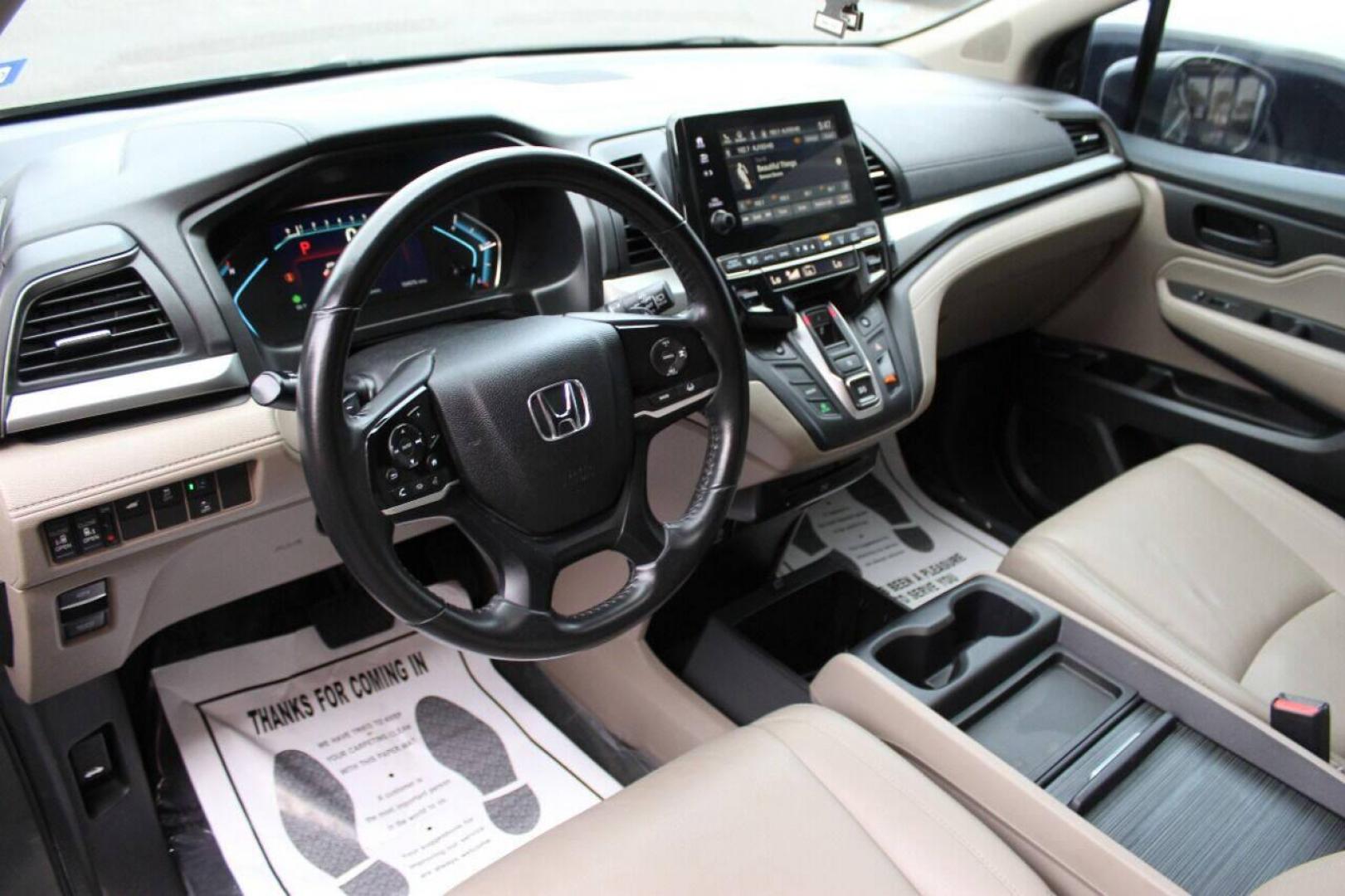 2018 Gray Honda Odyssey EXR (5FNRL6H72JB) with an 3.5L V6 SOHC 24V engine, 6A transmission, located at 4301 NW 39th , Oklahoma City, OK, 73112, (405) 949-5600, 35.512135, -97.598671 - NO DRIVERS LICENCE NO-FULL COVERAGE INSURANCE-NO CREDIT CHECK. COME ON OVER TO SUPERSPORTS AND TAKE A LOOK AND TEST DRIVE PLEASE GIVE US A CALL AT (405) 949-5600. NO LICENSIA DE MANEJAR- NO SEGURO DE COBERTURA TOTAL- NO VERIFICACCION DE CREDITO. POR FAVOR VENGAN A SUPERSPORTS - Photo#14