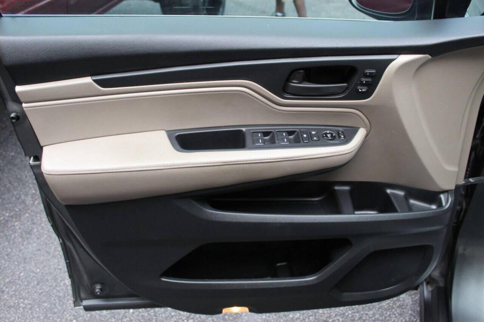 2018 Gray Honda Odyssey EXR (5FNRL6H72JB) with an 3.5L V6 SOHC 24V engine, 6A transmission, located at 4301 NW 39th , Oklahoma City, OK, 73112, (405) 949-5600, 35.512135, -97.598671 - NO DRIVERS LICENCE NO-FULL COVERAGE INSURANCE-NO CREDIT CHECK. COME ON OVER TO SUPERSPORTS AND TAKE A LOOK AND TEST DRIVE PLEASE GIVE US A CALL AT (405) 949-5600. NO LICENSIA DE MANEJAR- NO SEGURO DE COBERTURA TOTAL- NO VERIFICACCION DE CREDITO. POR FAVOR VENGAN A SUPERSPORTS - Photo#15