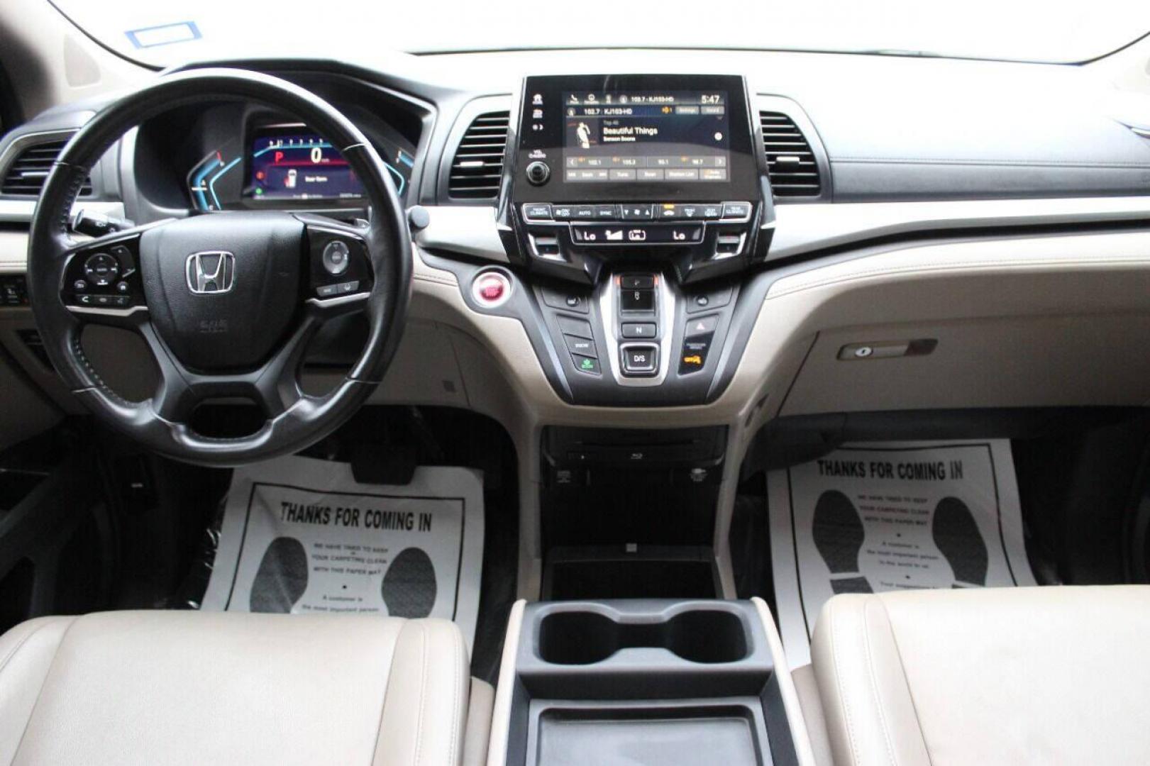 2018 Gray Honda Odyssey EXR (5FNRL6H72JB) with an 3.5L V6 SOHC 24V engine, 6A transmission, located at 4301 NW 39th , Oklahoma City, OK, 73112, (405) 949-5600, 35.512135, -97.598671 - NO DRIVERS LICENCE NO-FULL COVERAGE INSURANCE-NO CREDIT CHECK. COME ON OVER TO SUPERSPORTS AND TAKE A LOOK AND TEST DRIVE PLEASE GIVE US A CALL AT (405) 949-5600. NO LICENSIA DE MANEJAR- NO SEGURO DE COBERTURA TOTAL- NO VERIFICACCION DE CREDITO. POR FAVOR VENGAN A SUPERSPORTS - Photo#16