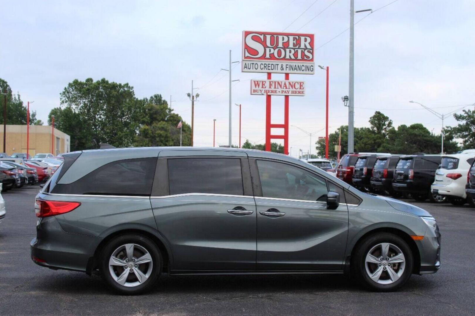 2018 Gray Honda Odyssey EXR (5FNRL6H72JB) with an 3.5L V6 SOHC 24V engine, 6A transmission, located at 4301 NW 39th , Oklahoma City, OK, 73112, (405) 949-5600, 35.512135, -97.598671 - NO DRIVERS LICENCE NO-FULL COVERAGE INSURANCE-NO CREDIT CHECK. COME ON OVER TO SUPERSPORTS AND TAKE A LOOK AND TEST DRIVE PLEASE GIVE US A CALL AT (405) 949-5600. NO LICENSIA DE MANEJAR- NO SEGURO DE COBERTURA TOTAL- NO VERIFICACCION DE CREDITO. POR FAVOR VENGAN A SUPERSPORTS - Photo#3