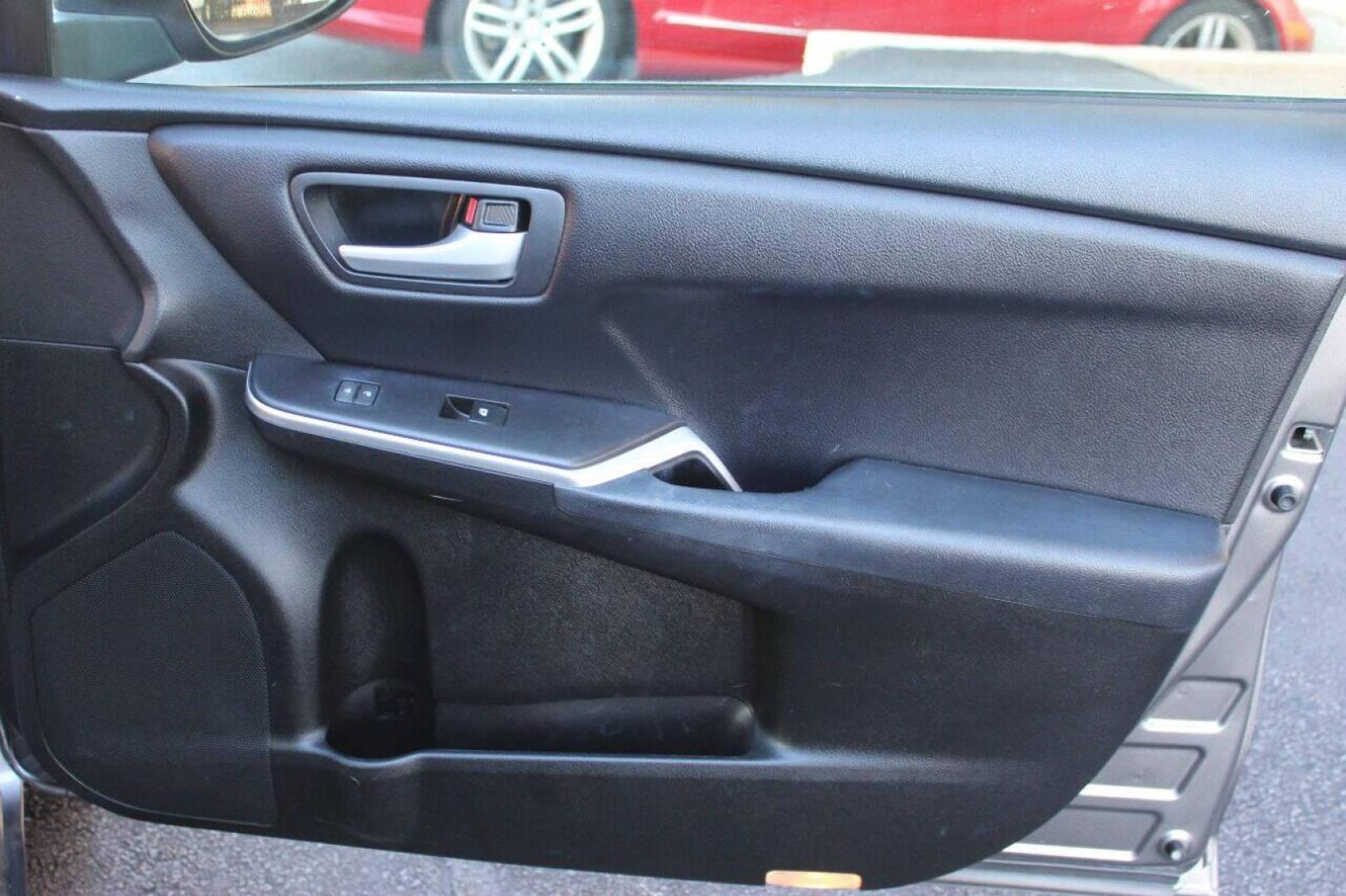 2017 Brown Toyota Camry SE (4T1BF1FKXHU) with an 2.5L L4 DOHC 16V engine, 6A transmission, located at 4301 NW 39th , Oklahoma City, OK, 73112, (405) 949-5600, 35.512135, -97.598671 - NO DRIVERS LICENCE NO-FULL COVERAGE INSURANCE-NO CREDIT CHECK. COME ON OVER TO SUPERSPORTS AND TAKE A LOOK AND TEST DRIVE. PLEASE GIVE US A CALL AT (405) 949-5600. NO LICENSIA DE MANEJAR- NO SEGURO DE COBERTURA TOTAL- NO VERIFICACCION DE CREDITO. POR FAVOR VENGAN A SUPERSPORTS, ECHE UN - Photo#9