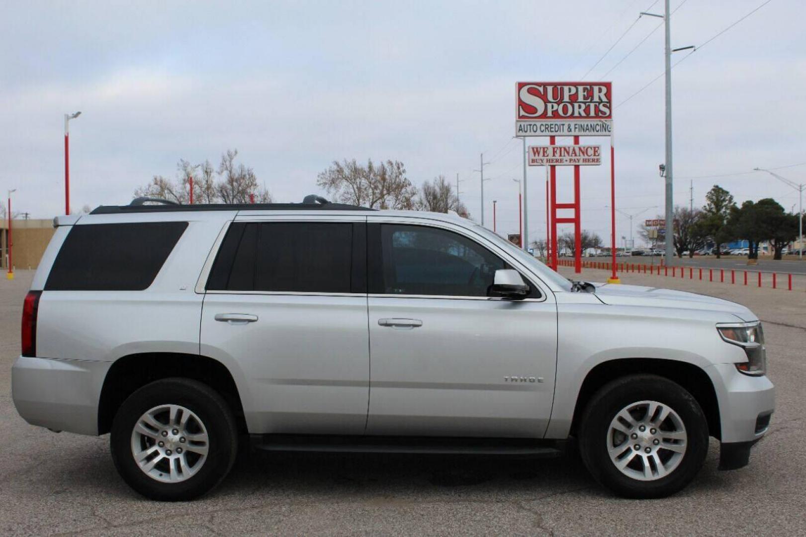 2017 Gray Chevrolet Tahoe LT 2WD (1GNSCBKC0HR) with an 5.3L V8 OHV 16V engine, 6A transmission, located at 4301 NW 39th , Oklahoma City, OK, 73112, (405) 949-5600, 35.512135, -97.598671 - Photo#3