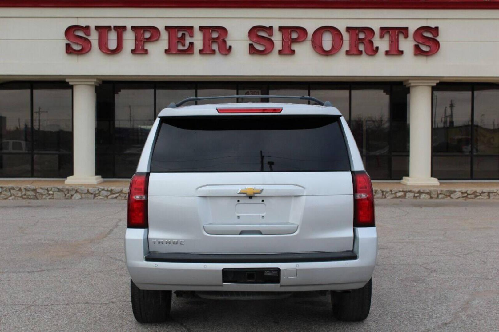 2017 Gray Chevrolet Tahoe LT 2WD (1GNSCBKC0HR) with an 5.3L V8 OHV 16V engine, 6A transmission, located at 4301 NW 39th , Oklahoma City, OK, 73112, (405) 949-5600, 35.512135, -97.598671 - Photo#4