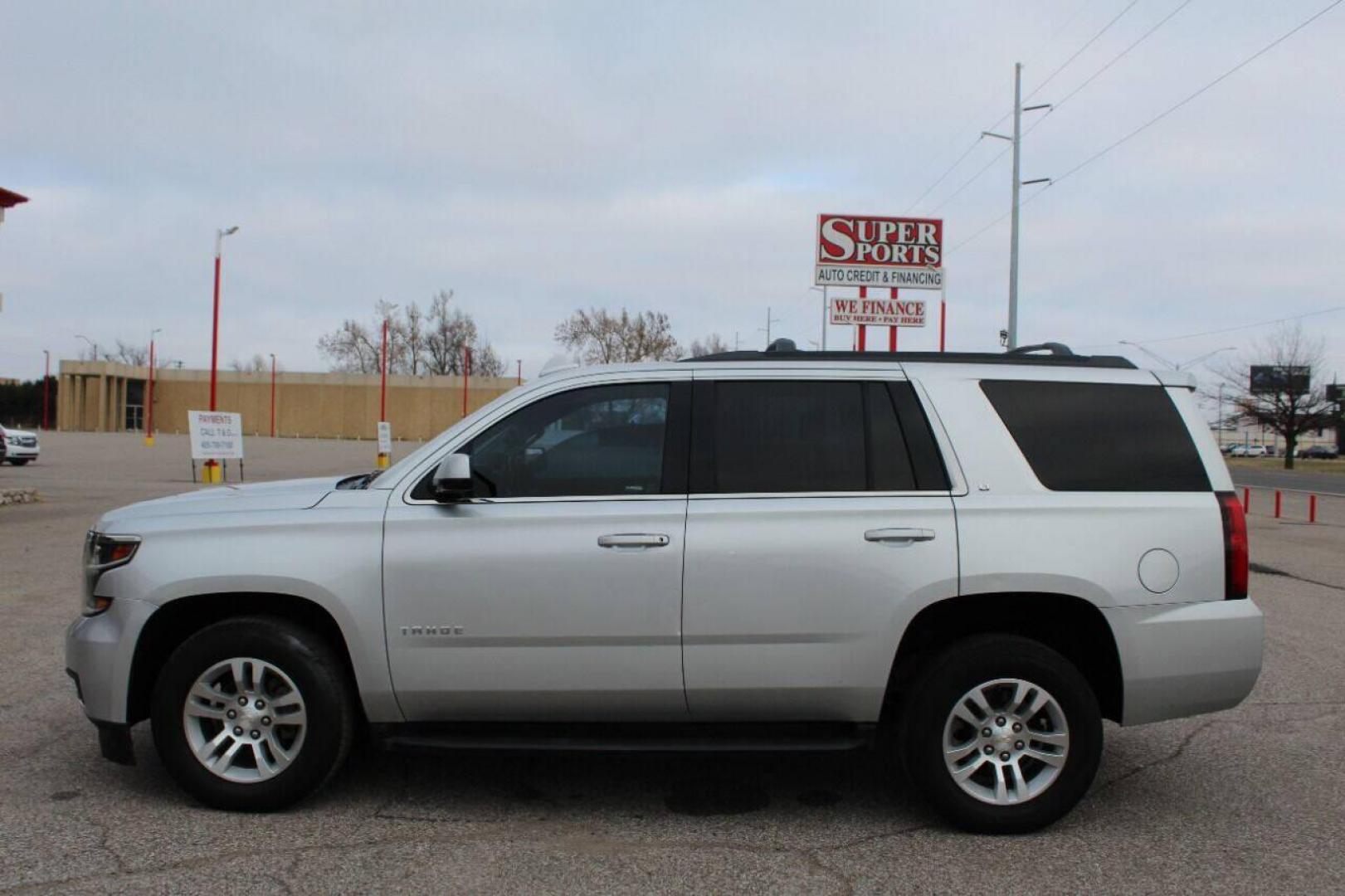 2017 Gray Chevrolet Tahoe LT 2WD (1GNSCBKC0HR) with an 5.3L V8 OHV 16V engine, 6A transmission, located at 4301 NW 39th , Oklahoma City, OK, 73112, (405) 949-5600, 35.512135, -97.598671 - Photo#6