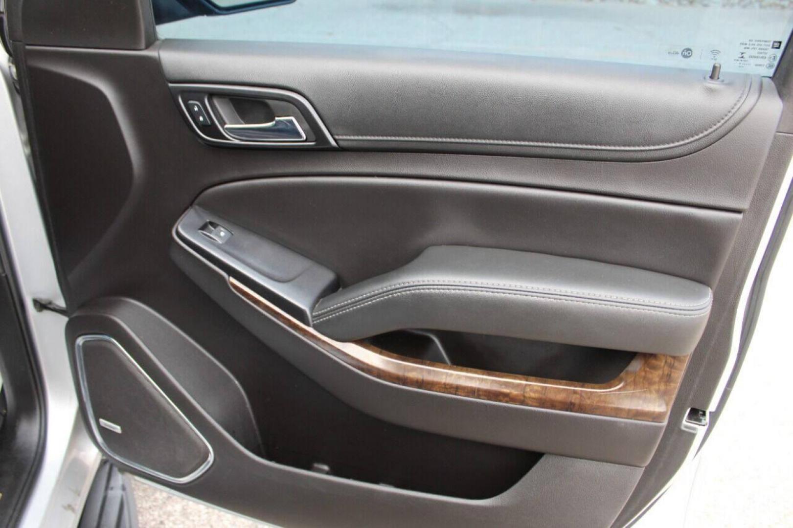 2017 Gray Chevrolet Tahoe LT 2WD (1GNSCBKC0HR) with an 5.3L V8 OHV 16V engine, 6A transmission, located at 4301 NW 39th , Oklahoma City, OK, 73112, (405) 949-5600, 35.512135, -97.598671 - Photo#9