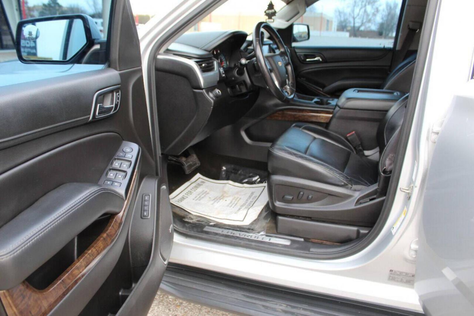 2017 Gray Chevrolet Tahoe LT 2WD (1GNSCBKC0HR) with an 5.3L V8 OHV 16V engine, 6A transmission, located at 4301 NW 39th , Oklahoma City, OK, 73112, (405) 949-5600, 35.512135, -97.598671 - Photo#16