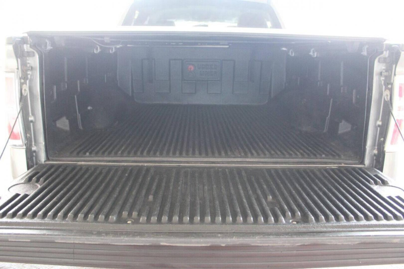 2013 Gray Ford F-150 FX2 SuperCrew 5.5-ft. Bed 2WD (1FTFW1CF9DF) with an 5.0L V8 engine, 6-Speed Automatic transmission, located at 4301 NW 39th , Oklahoma City, OK, 73112, (405) 949-5600, 35.512135, -97.598671 - NO DRIVERS LICENCE NO-FULL COVERAGE INSURANCE-NO CREDIT CHECK. COME ON OVER TO SUPERSPORTS AND TAKE A LOOK AND TEST DRIVE PLEASE GIVE US A CALL AT (405) 949-5600. NO LICENSIA DE MANEJAR- NO SEGURO DE COBERTURA TOTAL- NO VERIFICACCION DE CREDITO. POR FAVOR VENGAN A SUPERSPORTS, ECHE UN V - Photo#9