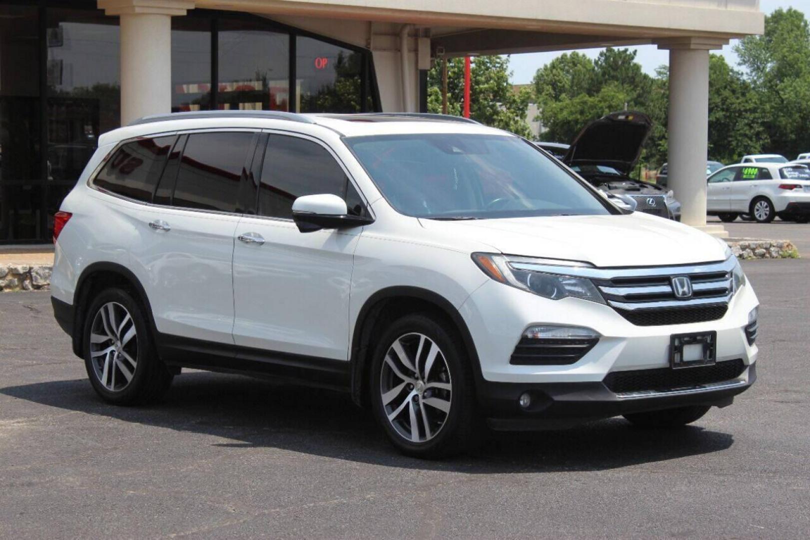 2017 White Honda Pilot Touring 2WD (5FNYF5H96HB) with an 3.5L V6 SOHC 24V engine, 9A transmission, located at 4301 NW 39th , Oklahoma City, OK, 73112, (405) 949-5600, 35.512135, -97.598671 - NO DRIVERS LICENCE NO-FULL COVERAGE INSURANCE-NO CREDIT CHECK. COME ON OVER TO SUPERSPORTS AND TAKE A LOOK AND TEST DRIVE PLEASE GIVE US A CALL AT (405) 949-5600. NO LICENSIA DE MANEJAR- NO SEGURO DE COBERTURA TOTAL- NO VERIFICACCION DE CREDITO. POR FAVOR VENGAN A SUPERSPORTS, ECHE UN VI - Photo#2