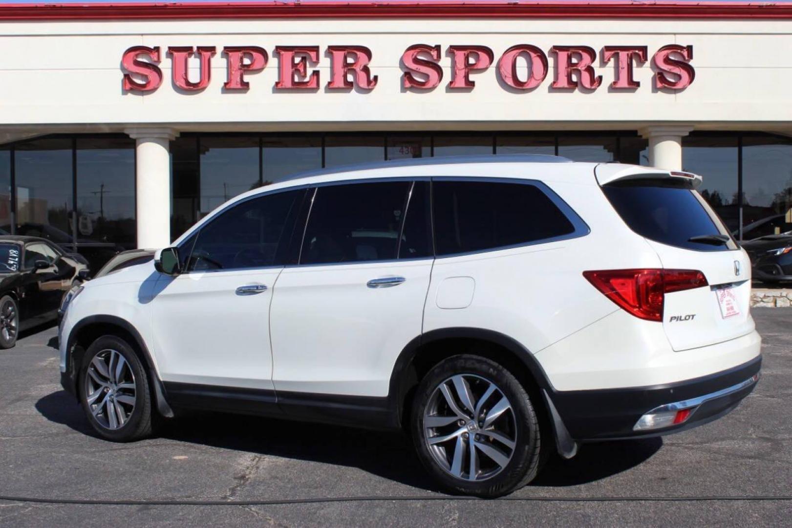 2017 White Honda Pilot Touring 2WD (5FNYF5H96HB) with an 3.5L V6 SOHC 24V engine, 9A transmission, located at 4301 NW 39th , Oklahoma City, OK, 73112, (405) 949-5600, 35.512135, -97.598671 - NO DRIVERS LICENCE NO-FULL COVERAGE INSURANCE-NO CREDIT CHECK. COME ON OVER TO SUPERSPORTS AND TAKE A LOOK AND TEST DRIVE PLEASE GIVE US A CALL AT (405) 949-5600. NO LICENSIA DE MANEJAR- NO SEGURO DE COBERTURA TOTAL- NO VERIFICACCION DE CREDITO. POR FAVOR VENGAN A SUPERSPORTS, ECHE UN VI - Photo#4