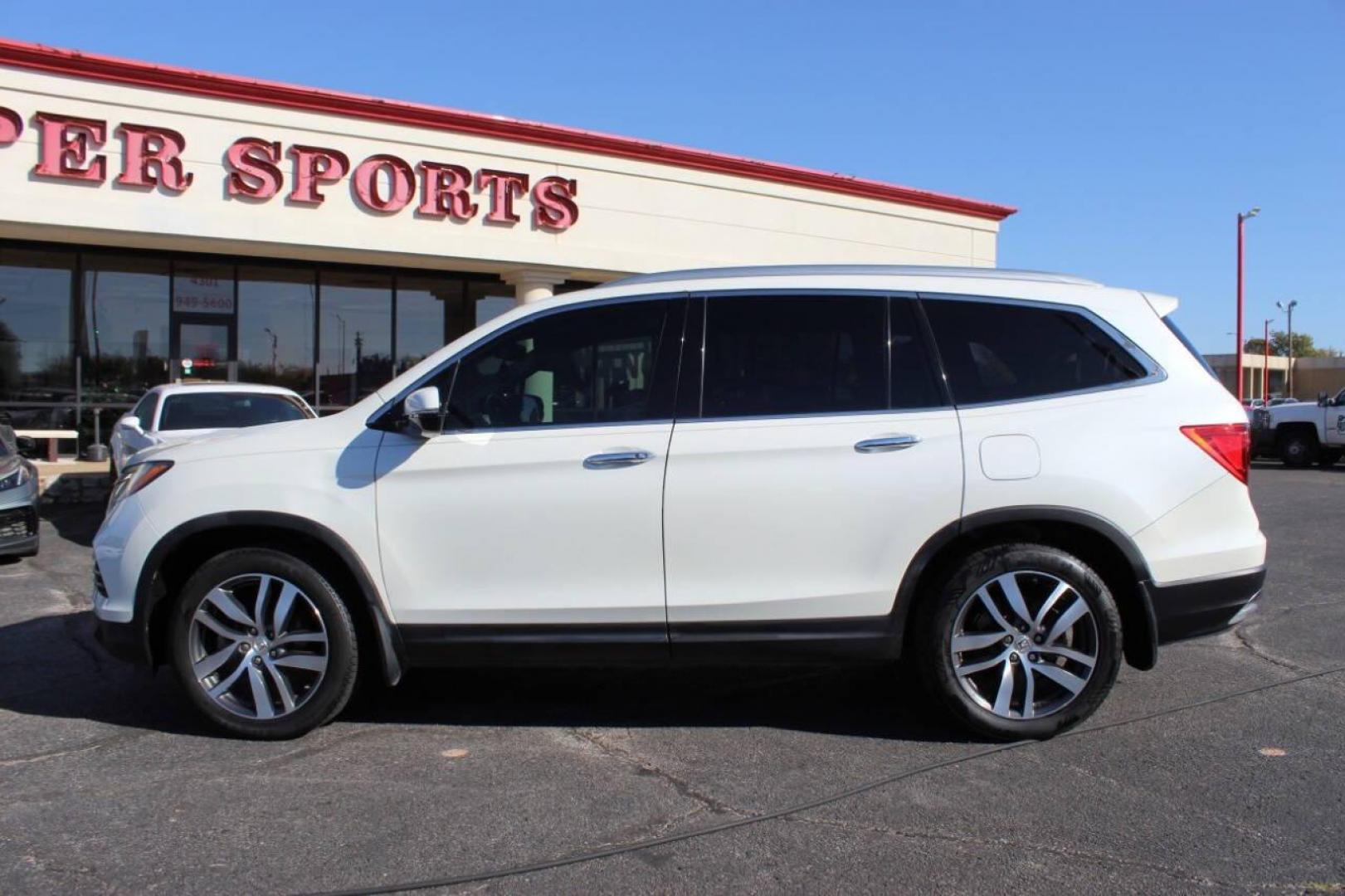 2017 White Honda Pilot Touring 2WD (5FNYF5H96HB) with an 3.5L V6 SOHC 24V engine, 9A transmission, located at 4301 NW 39th , Oklahoma City, OK, 73112, (405) 949-5600, 35.512135, -97.598671 - NO DRIVERS LICENCE NO-FULL COVERAGE INSURANCE-NO CREDIT CHECK. COME ON OVER TO SUPERSPORTS AND TAKE A LOOK AND TEST DRIVE PLEASE GIVE US A CALL AT (405) 949-5600. NO LICENSIA DE MANEJAR- NO SEGURO DE COBERTURA TOTAL- NO VERIFICACCION DE CREDITO. POR FAVOR VENGAN A SUPERSPORTS, ECHE UN VI - Photo#5