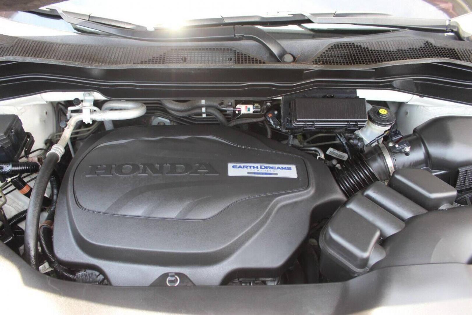 2017 White Honda Pilot Touring 2WD (5FNYF5H96HB) with an 3.5L V6 SOHC 24V engine, 9A transmission, located at 4301 NW 39th , Oklahoma City, OK, 73112, (405) 949-5600, 35.512135, -97.598671 - NO DRIVERS LICENCE NO-FULL COVERAGE INSURANCE-NO CREDIT CHECK. COME ON OVER TO SUPERSPORTS AND TAKE A LOOK AND TEST DRIVE PLEASE GIVE US A CALL AT (405) 949-5600. NO LICENSIA DE MANEJAR- NO SEGURO DE COBERTURA TOTAL- NO VERIFICACCION DE CREDITO. POR FAVOR VENGAN A SUPERSPORTS, ECHE UN VI - Photo#7