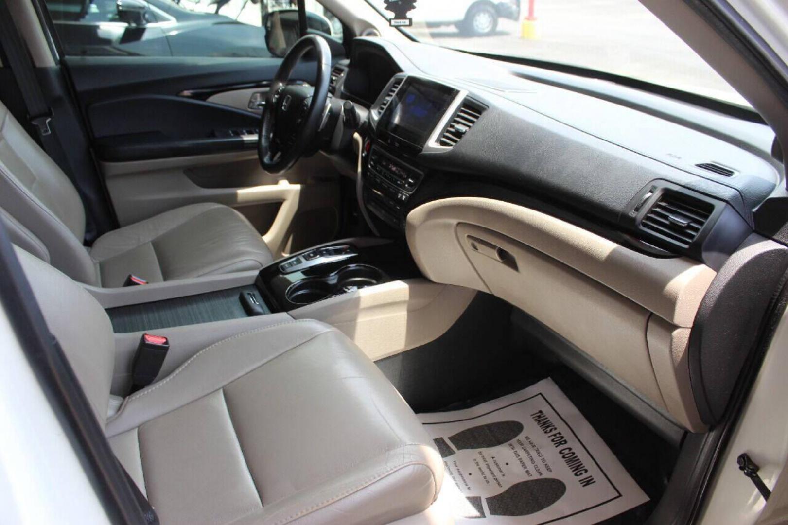 2017 White Honda Pilot Touring 2WD (5FNYF5H96HB) with an 3.5L V6 SOHC 24V engine, 9A transmission, located at 4301 NW 39th , Oklahoma City, OK, 73112, (405) 949-5600, 35.512135, -97.598671 - NO DRIVERS LICENCE NO-FULL COVERAGE INSURANCE-NO CREDIT CHECK. COME ON OVER TO SUPERSPORTS AND TAKE A LOOK AND TEST DRIVE PLEASE GIVE US A CALL AT (405) 949-5600. NO LICENSIA DE MANEJAR- NO SEGURO DE COBERTURA TOTAL- NO VERIFICACCION DE CREDITO. POR FAVOR VENGAN A SUPERSPORTS, ECHE UN VI - Photo#8