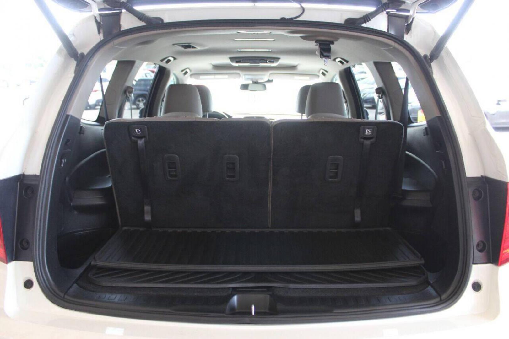 2017 White Honda Pilot Touring 2WD (5FNYF5H96HB) with an 3.5L V6 SOHC 24V engine, 9A transmission, located at 4301 NW 39th , Oklahoma City, OK, 73112, (405) 949-5600, 35.512135, -97.598671 - NO DRIVERS LICENCE NO-FULL COVERAGE INSURANCE-NO CREDIT CHECK. COME ON OVER TO SUPERSPORTS AND TAKE A LOOK AND TEST DRIVE PLEASE GIVE US A CALL AT (405) 949-5600. NO LICENSIA DE MANEJAR- NO SEGURO DE COBERTURA TOTAL- NO VERIFICACCION DE CREDITO. POR FAVOR VENGAN A SUPERSPORTS, ECHE UN VI - Photo#12