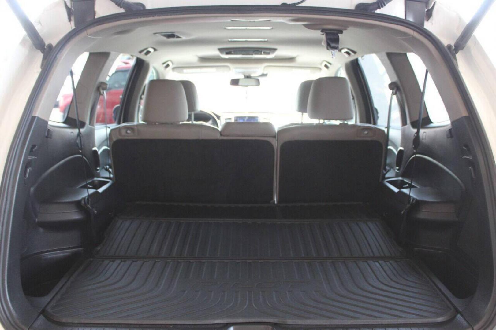 2017 White Honda Pilot Touring 2WD (5FNYF5H96HB) with an 3.5L V6 SOHC 24V engine, 9A transmission, located at 4301 NW 39th , Oklahoma City, OK, 73112, (405) 949-5600, 35.512135, -97.598671 - NO DRIVERS LICENCE NO-FULL COVERAGE INSURANCE-NO CREDIT CHECK. COME ON OVER TO SUPERSPORTS AND TAKE A LOOK AND TEST DRIVE PLEASE GIVE US A CALL AT (405) 949-5600. NO LICENSIA DE MANEJAR- NO SEGURO DE COBERTURA TOTAL- NO VERIFICACCION DE CREDITO. POR FAVOR VENGAN A SUPERSPORTS, ECHE UN VI - Photo#13