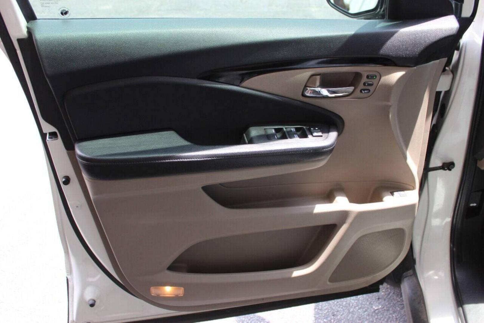 2017 White Honda Pilot Touring 2WD (5FNYF5H96HB) with an 3.5L V6 SOHC 24V engine, 9A transmission, located at 4301 NW 39th , Oklahoma City, OK, 73112, (405) 949-5600, 35.512135, -97.598671 - NO DRIVERS LICENCE NO-FULL COVERAGE INSURANCE-NO CREDIT CHECK. COME ON OVER TO SUPERSPORTS AND TAKE A LOOK AND TEST DRIVE PLEASE GIVE US A CALL AT (405) 949-5600. NO LICENSIA DE MANEJAR- NO SEGURO DE COBERTURA TOTAL- NO VERIFICACCION DE CREDITO. POR FAVOR VENGAN A SUPERSPORTS, ECHE UN VI - Photo#18