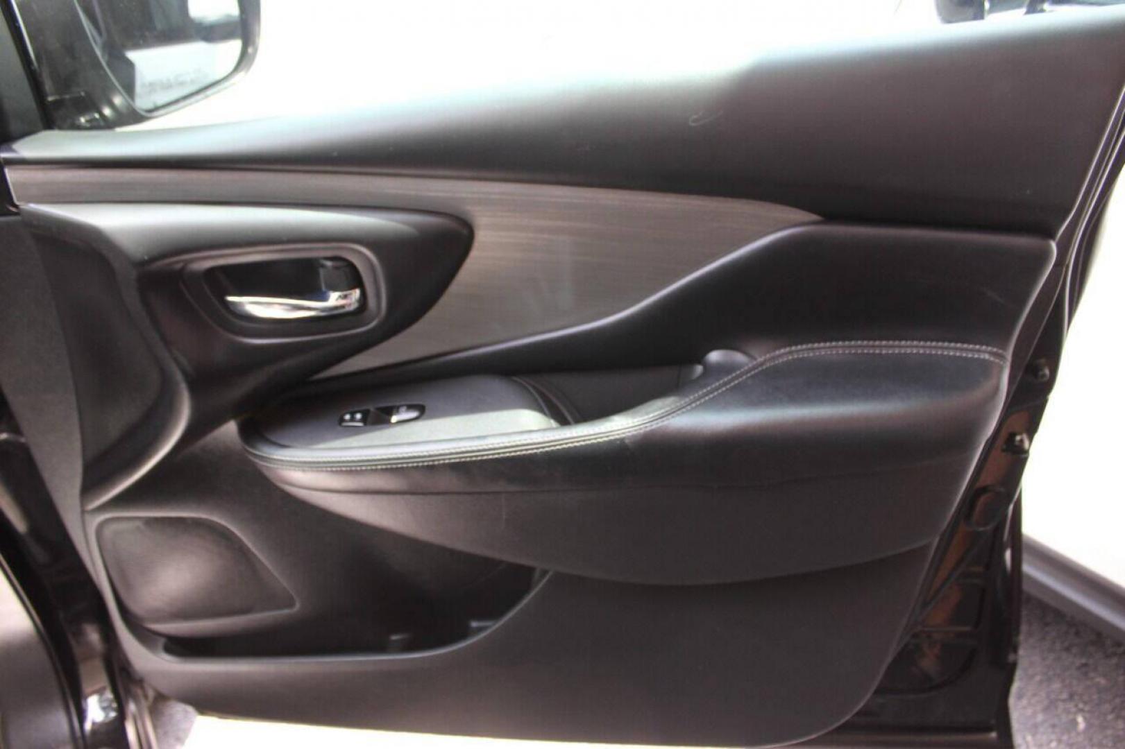 2016 Black Nissan Murano Platinum FWD (5N1AZ2MG6GN) with an 3.5L V6 DOHC 24V engine, CVT transmission, located at 4301 NW 39th , Oklahoma City, OK, 73112, (405) 949-5600, 35.512135, -97.598671 - NO DRIVERS LICENCE NO-FULL COVERAGE INSURANCE-NO CREDIT CHECK. COME ON OVER TO SUPERSPORTS AND TAKE A LOOK AND TEST DRIVE. PLEASE GIVE US A CALL AT (405) 949-5600. NO LICENSIA DE MANEJAR- NO SEGURO DE COBERTURA TOTAL- NO VERIFICACCION DE CREDITO. POR FAVOR VENGAN A SUPERSPORTS, ECHE UN - Photo#9