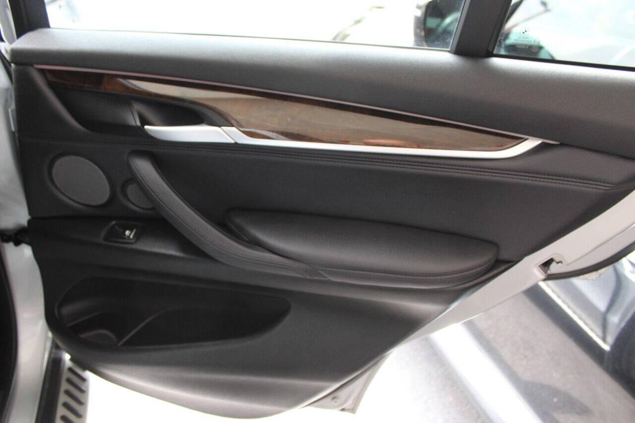 2017 Gray BMW X5 sDrive35i (5UXKR2C39H0) with an 3.0L L6 DOHC 24V engine, 8A transmission, located at 4301 NW 39th , Oklahoma City, OK, 73112, (405) 949-5600, 35.512135, -97.598671 - NO DRIVERS LICENCE NO-FULL COVERAGE INSURANCE-NO CREDIT CHECK. COME ON OVER TO SUPERSPORTS AND TAKE A LOOK AND TEST DRIVE. PLEASE GIVE US A CALL AT (405) 949-5600. NO LICENSIA DE MANEJAR- NO SEGURO DE COBERTURA TOTAL- NO VERIFICACCION DE CREDITO. POR FAVOR VENGAN A SUPERSPORTS, ECHE UN - Photo#11