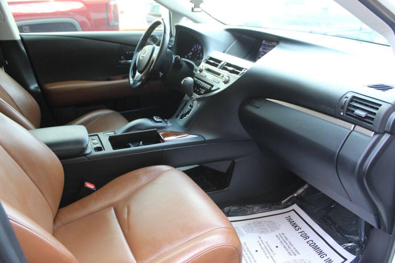2015 White Lexus RX 350 FWD (2T2ZK1BA3FC) with an 3.5L V6 3.5L V6 engine, Automatic 6-Speed transmission, located at 4301 NW 39th , Oklahoma City, OK, 73112, (405) 949-5600, 35.512135, -97.598671 - Hablamos espanol. SPEND SMART --- BUY FROM SUPER SPORTS. ALL PRICES, DOWN PAYMENTS, PAYMENTS, AND FINANCE TERMS ARE NEGOTIABLE AT THE TIME OF APPROVAL. WE WILL WORK WITH YOU TO FIT YOUR BUDGET. WE WILL EVEN LOWER AND ADJUST THE NUMBERS TO HELP MAKE THE VEHICLE MORE AFFORDABLE FOR YOU.- Photo#8