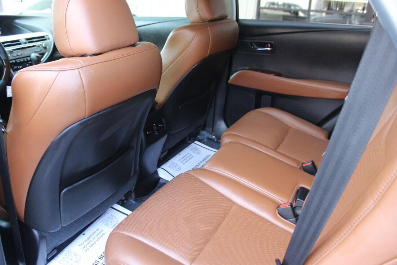 2015 White Lexus RX 350 FWD (2T2ZK1BA3FC) with an 3.5L V6 3.5L V6 engine, Automatic 6-Speed transmission, located at 4301 NW 39th , Oklahoma City, OK, 73112, (405) 949-5600, 35.512135, -97.598671 - Hablamos espanol. SPEND SMART --- BUY FROM SUPER SPORTS. ALL PRICES, DOWN PAYMENTS, PAYMENTS, AND FINANCE TERMS ARE NEGOTIABLE AT THE TIME OF APPROVAL. WE WILL WORK WITH YOU TO FIT YOUR BUDGET. WE WILL EVEN LOWER AND ADJUST THE NUMBERS TO HELP MAKE THE VEHICLE MORE AFFORDABLE FOR YOU.- Photo#13