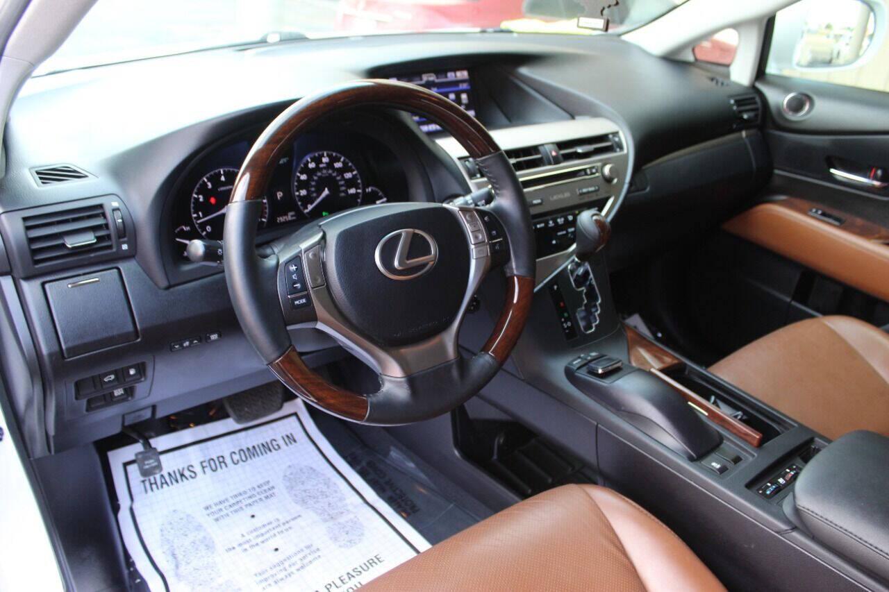 2015 White Lexus RX 350 FWD (2T2ZK1BA3FC) with an 3.5L V6 3.5L V6 engine, Automatic 6-Speed transmission, located at 4301 NW 39th , Oklahoma City, OK, 73112, (405) 949-5600, 35.512135, -97.598671 - Hablamos espanol. SPEND SMART --- BUY FROM SUPER SPORTS. ALL PRICES, DOWN PAYMENTS, PAYMENTS, AND FINANCE TERMS ARE NEGOTIABLE AT THE TIME OF APPROVAL. WE WILL WORK WITH YOU TO FIT YOUR BUDGET. WE WILL EVEN LOWER AND ADJUST THE NUMBERS TO HELP MAKE THE VEHICLE MORE AFFORDABLE FOR YOU.- Photo#15