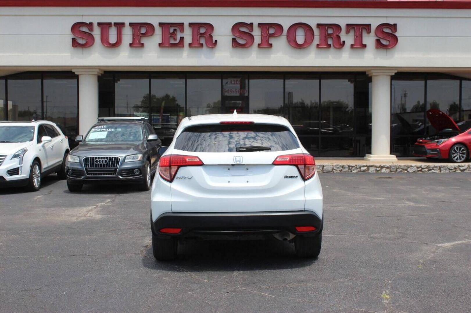 2016 White Honda HR-V EX 2WD CVT (3CZRU5H54GM) with an 1.8L L4 DOHC 16V engine, Continuously Variable Transmission transmission, located at 4301 NW 39th , Oklahoma City, OK, 73112, (405) 949-5600, 35.512135, -97.598671 - NO DRIVERS LICENCE NO-FULL COVERAGE INSURANCE-NO CREDIT CHECK. COME ON OVER TO SUPERSPORTS AND TAKE A LOOK AND TEST DRIVE PLEASE GIVE US A CALL AT (405) 949-5600. NO LICENSIA DE MANEJAR- NO SEGURO DE COBERTURA TOTAL- NO VERIFICACCION DE CREDITO. POR FAVOR VENGAN A SUPERSPORTS, ECHE UN VI - Photo#4