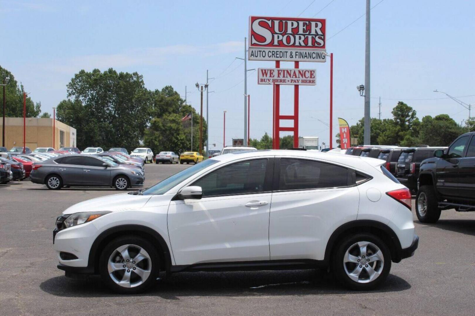 2016 White Honda HR-V EX 2WD CVT (3CZRU5H54GM) with an 1.8L L4 DOHC 16V engine, Continuously Variable Transmission transmission, located at 4301 NW 39th , Oklahoma City, OK, 73112, (405) 949-5600, 35.512135, -97.598671 - NO DRIVERS LICENCE NO-FULL COVERAGE INSURANCE-NO CREDIT CHECK. COME ON OVER TO SUPERSPORTS AND TAKE A LOOK AND TEST DRIVE PLEASE GIVE US A CALL AT (405) 949-5600. NO LICENSIA DE MANEJAR- NO SEGURO DE COBERTURA TOTAL- NO VERIFICACCION DE CREDITO. POR FAVOR VENGAN A SUPERSPORTS, ECHE UN VI - Photo#6